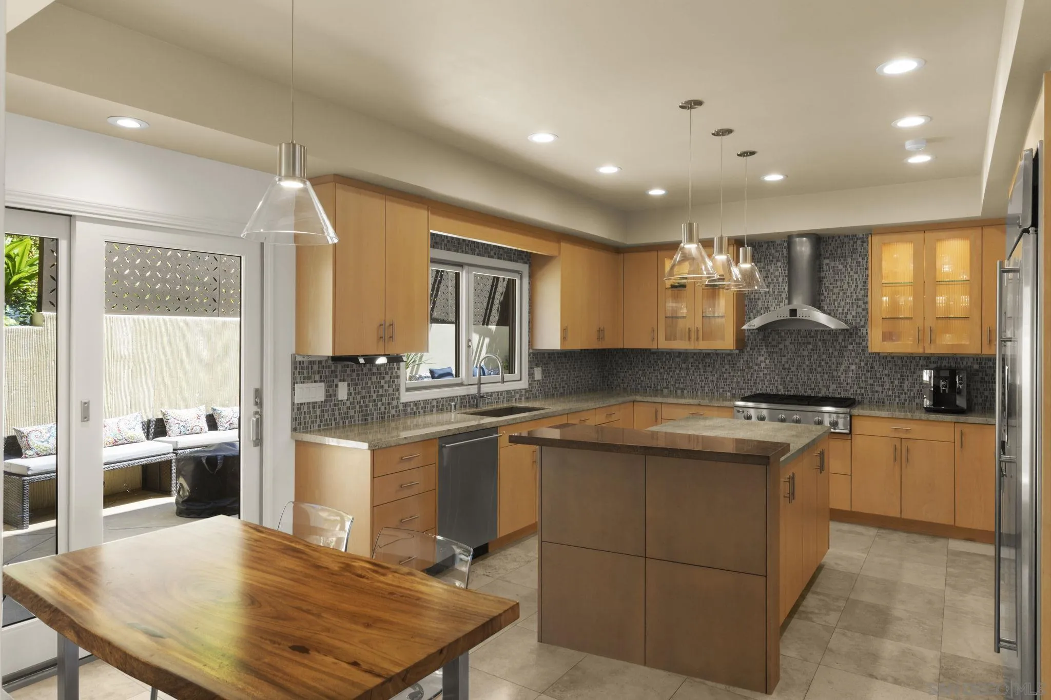 https://cdn.realtyfeed.com/cdn/127/250036848/f2e29b24e8bf26d33a58b14380e31dfa.webp