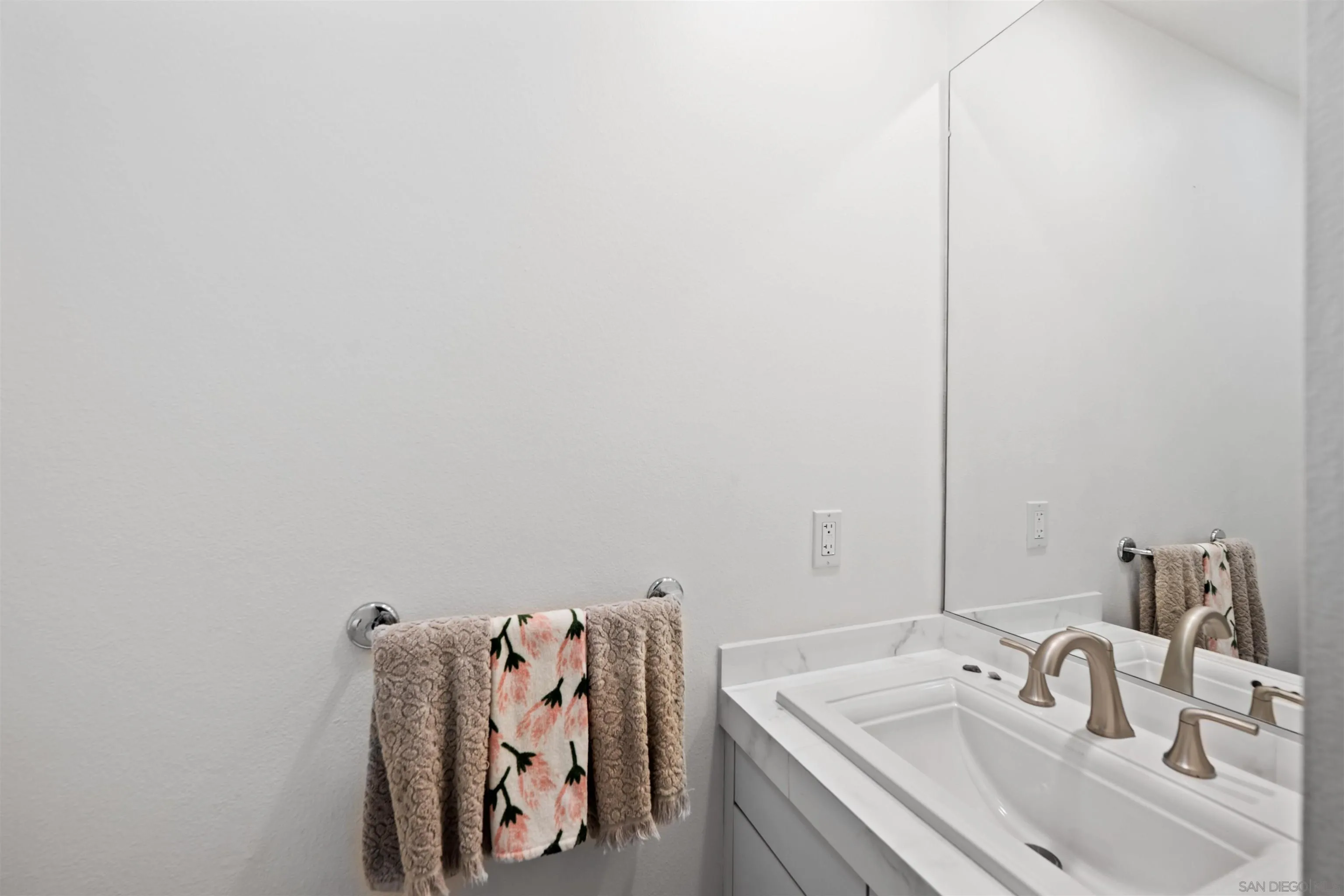 https://cdn.realtyfeed.com/cdn/127/250036849/0c6ba0335f1221eba067fc7ff18d3872.webp