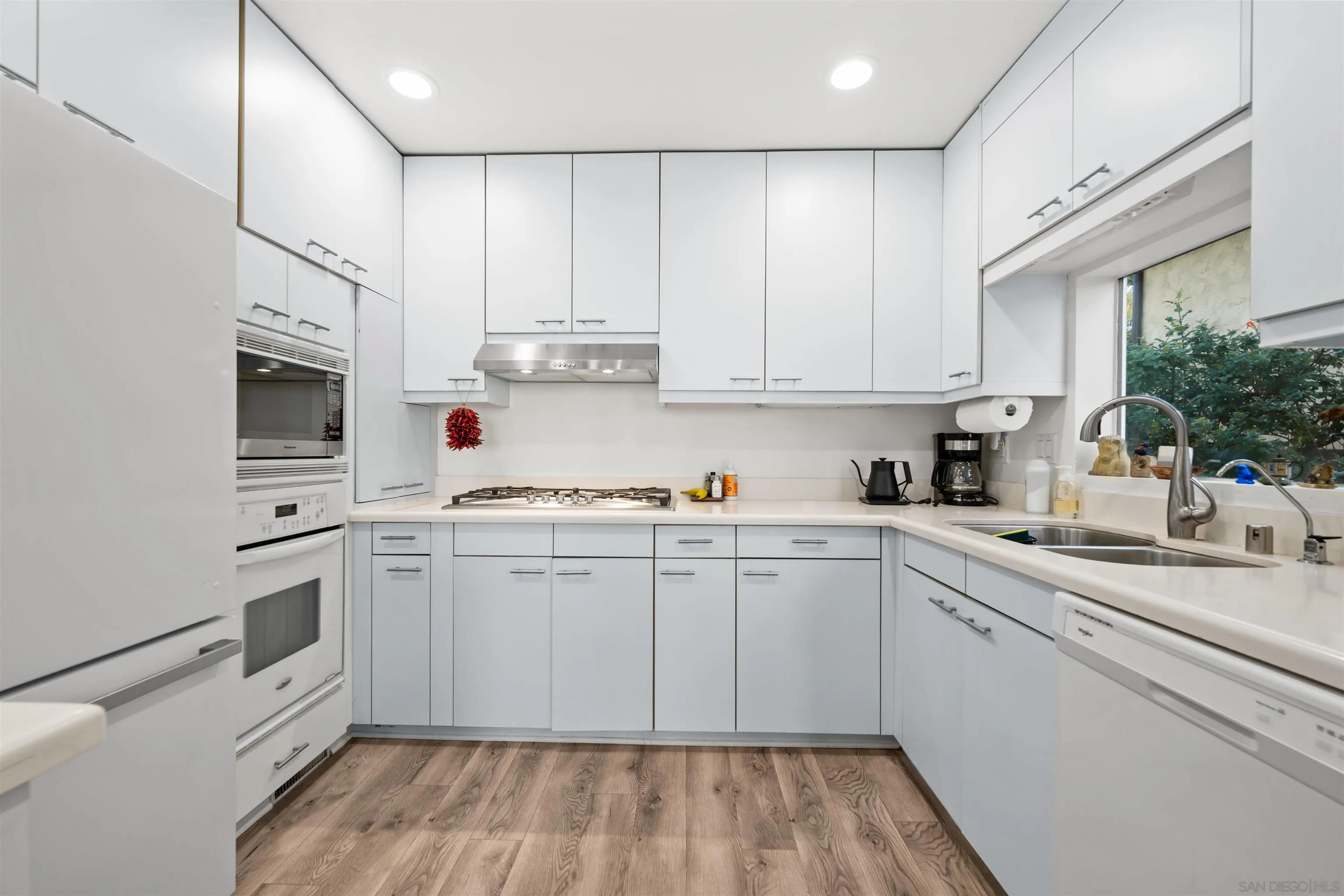 https://cdn.realtyfeed.com/cdn/127/250036849/2c92946f842556eeec11533e786ff2c9.webp