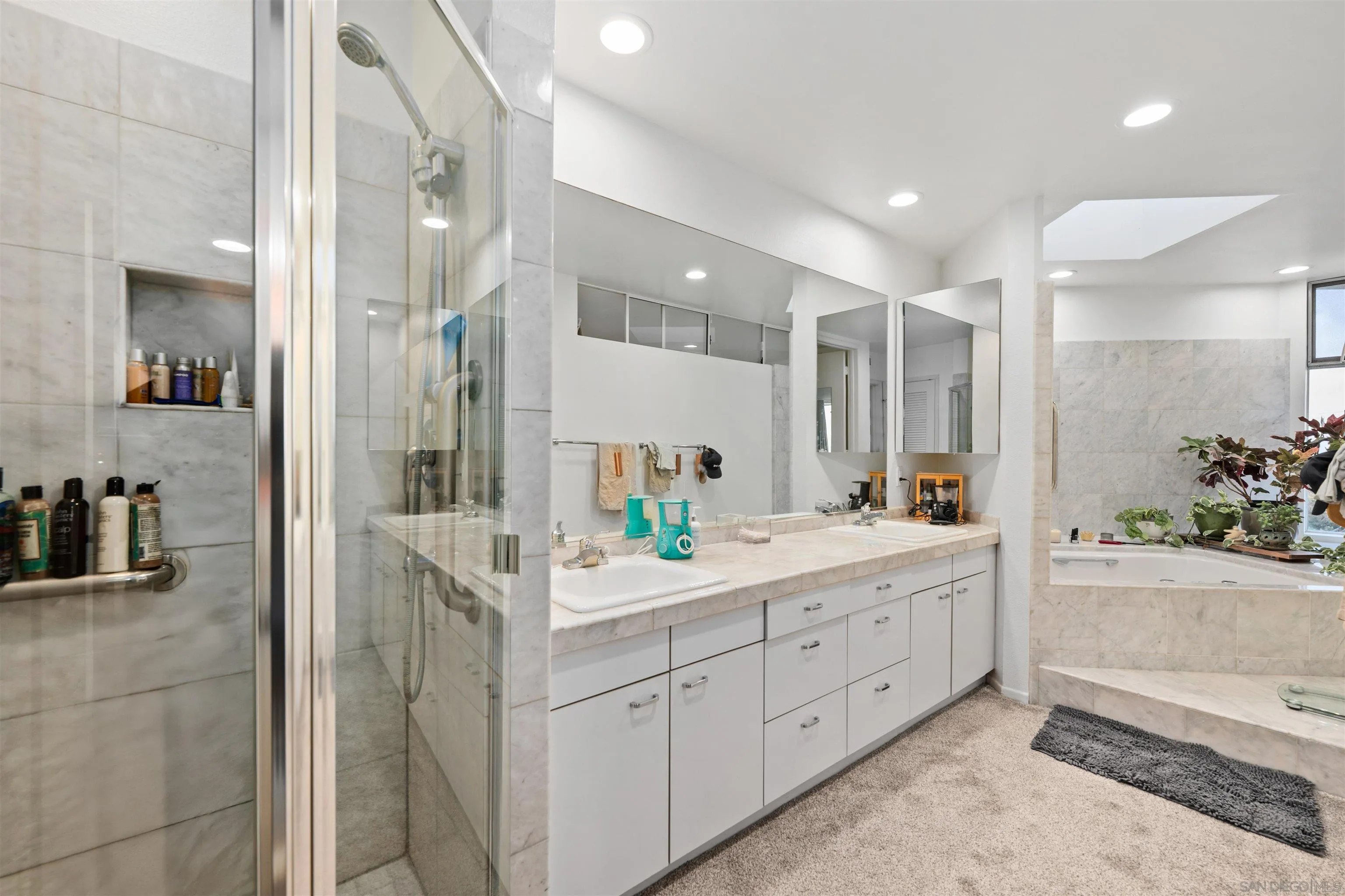 https://cdn.realtyfeed.com/cdn/127/250036849/c6f17939d3c51efc57670219708ab417.webp
