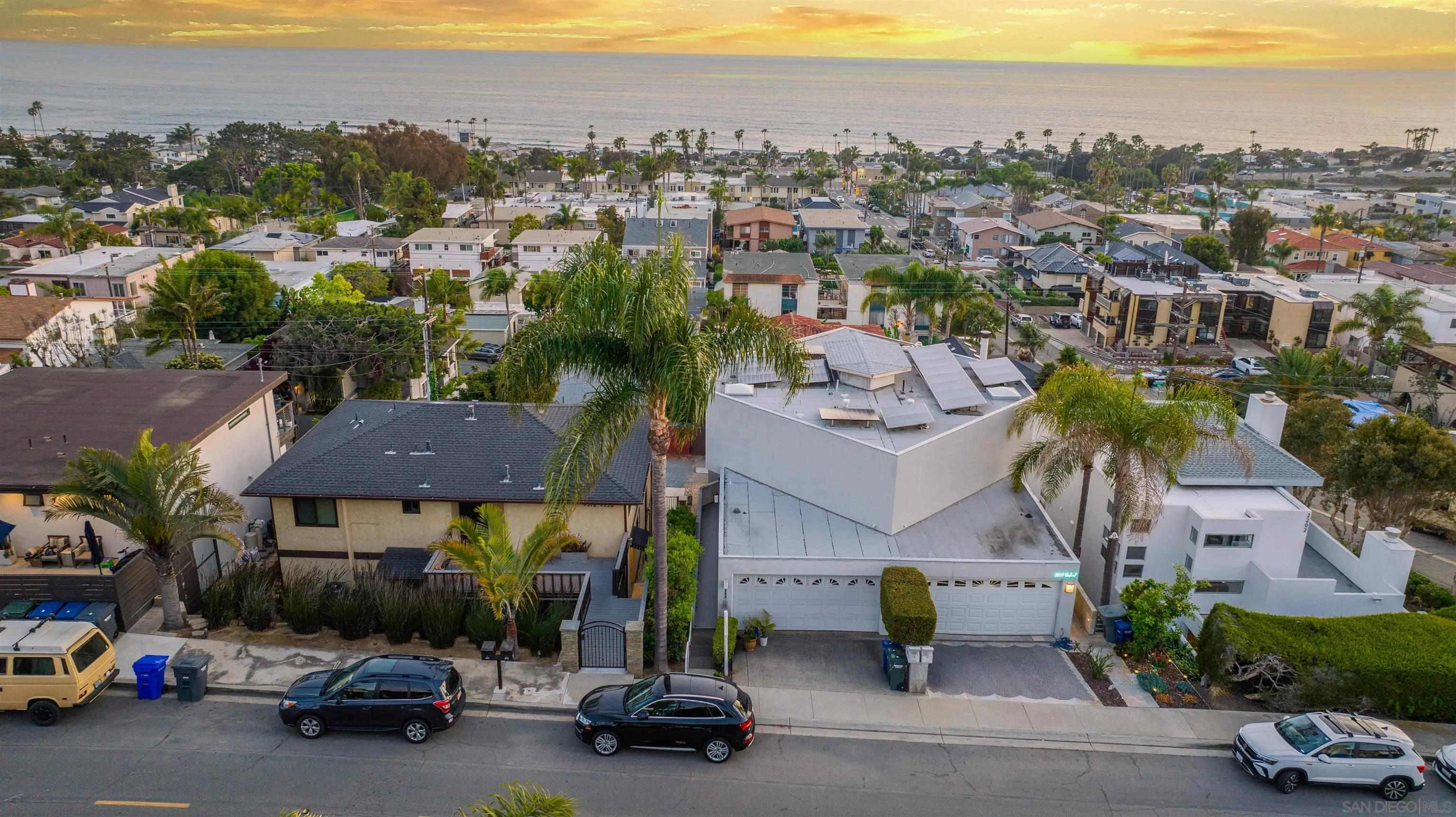 https://cdn.realtyfeed.com/cdn/127/250036849/f97a08b84ec4afd4d479258c4880463d.webp