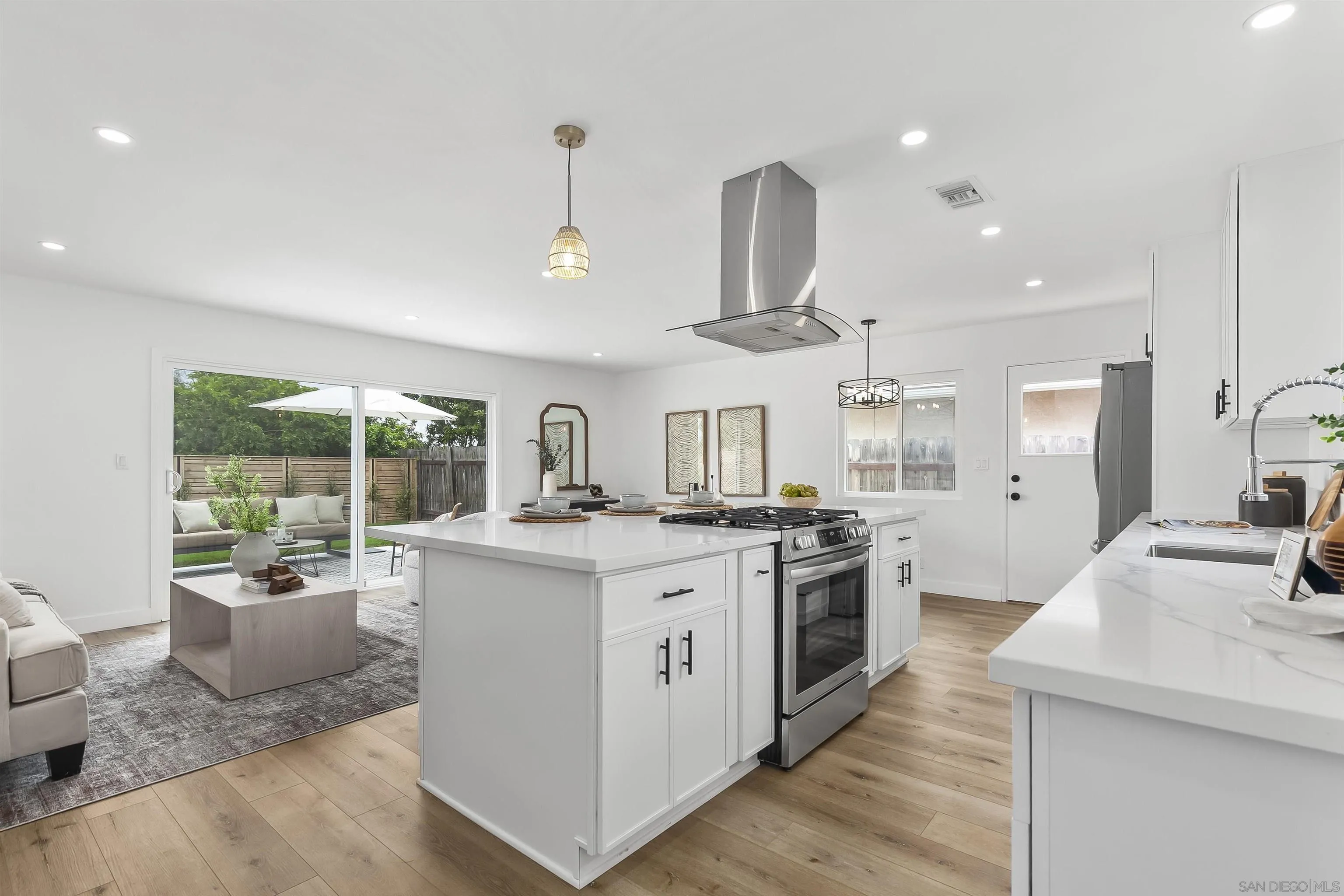 https://cdn.realtyfeed.com/cdn/127/250036851/0982baae4059c1ff4a56a261f118e9f5.webp