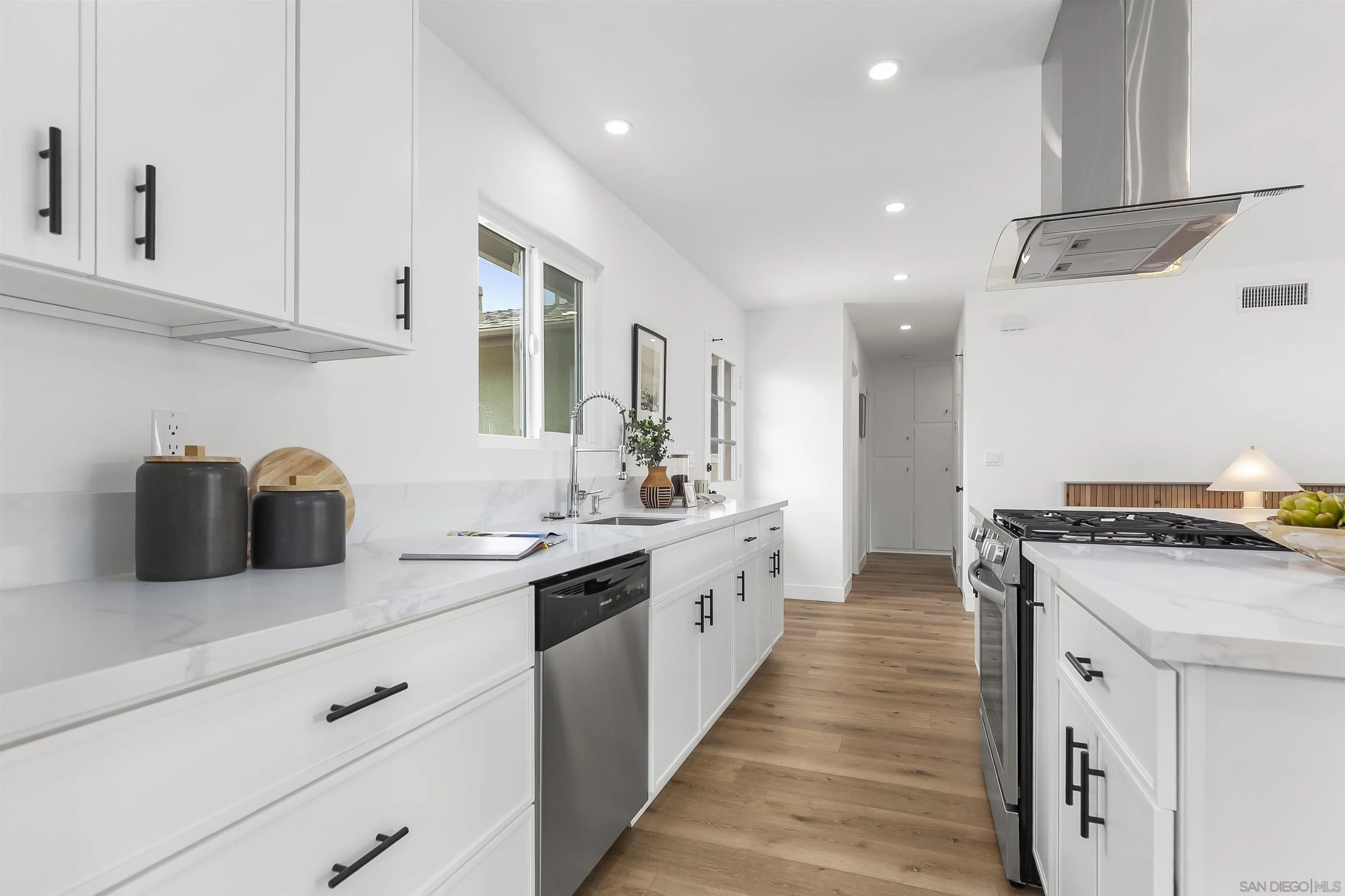 https://cdn.realtyfeed.com/cdn/127/250036851/8341aa1d36aeb03a98727eee883a7a83.webp
