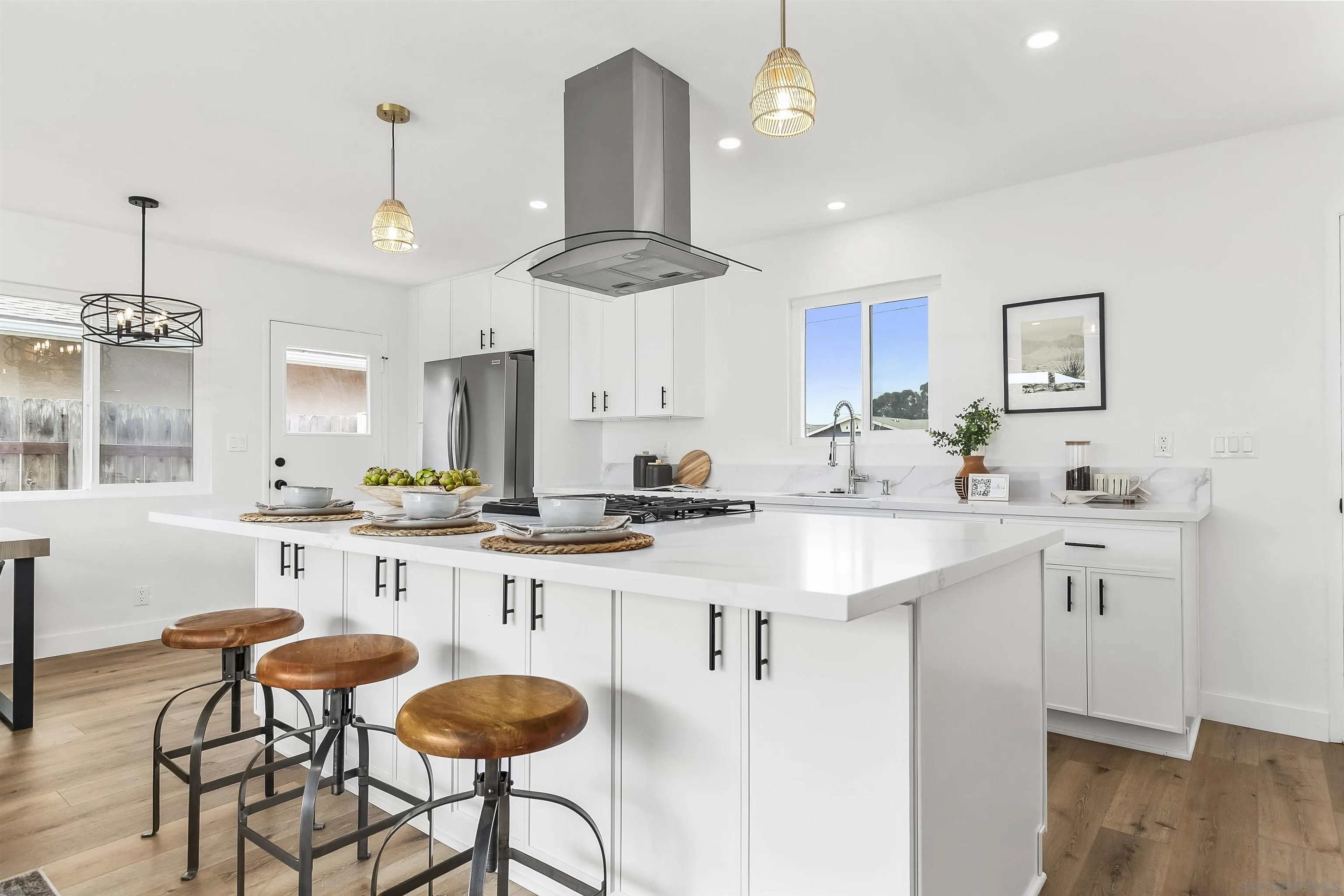 https://cdn.realtyfeed.com/cdn/127/250036851/c42b65efc7c84e8ff98f6e851e55bccb.webp