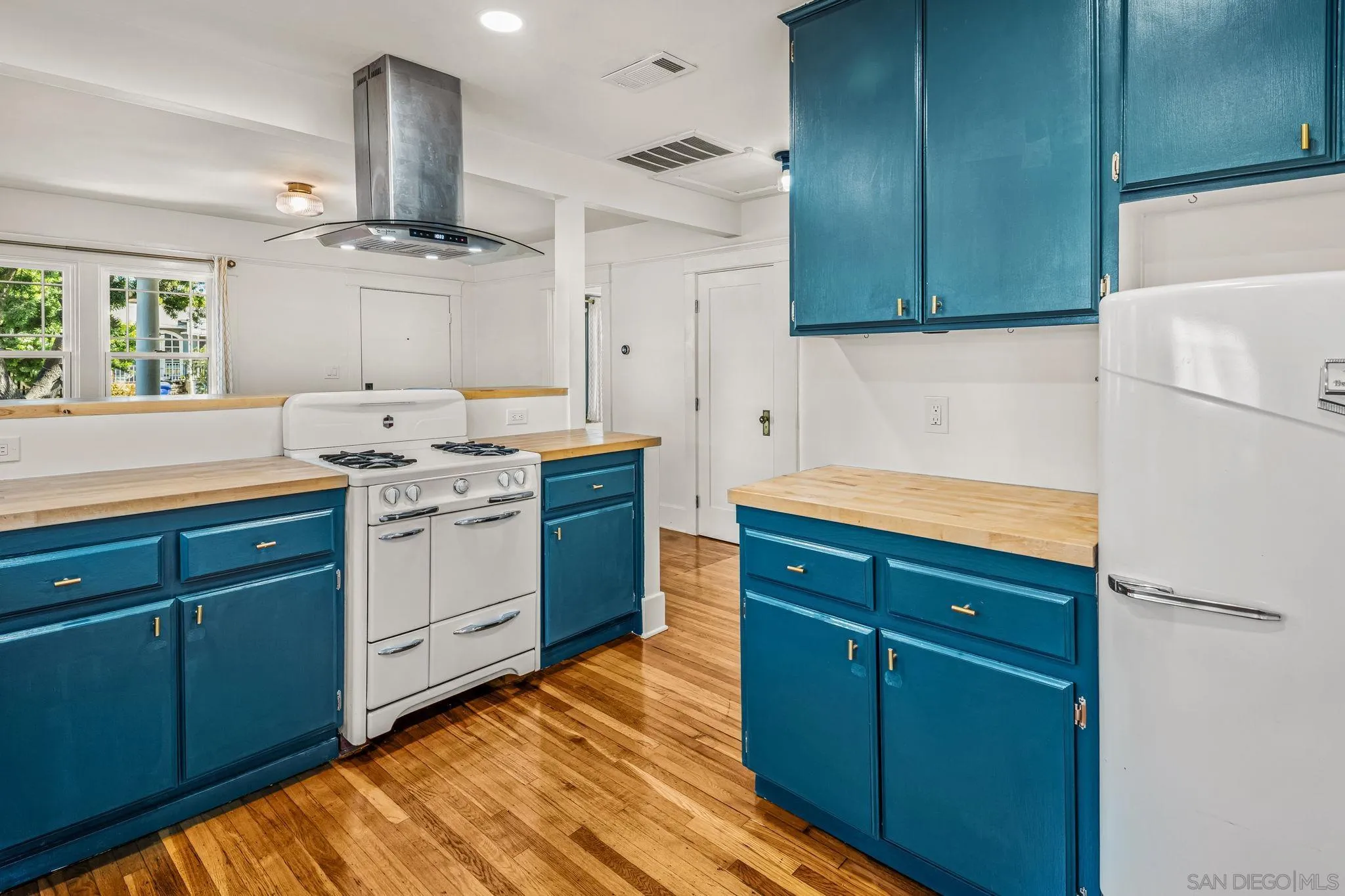 https://cdn.realtyfeed.com/cdn/127/250036852/22c2da606f3a6fa38bc0f8b0145d6ea7.webp