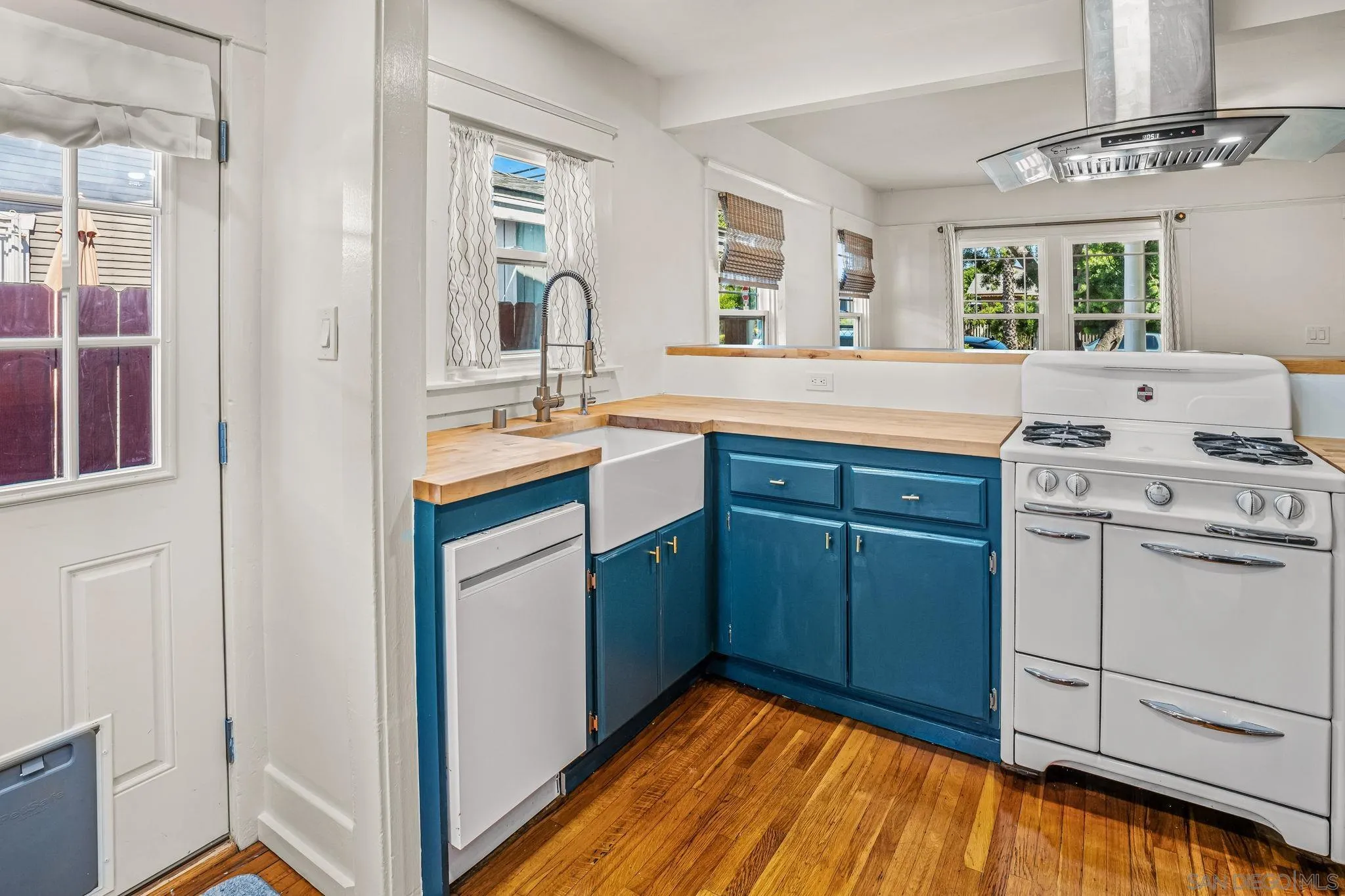 https://cdn.realtyfeed.com/cdn/127/250036852/a51c822d3d6d30cb06082526cd69a260.webp