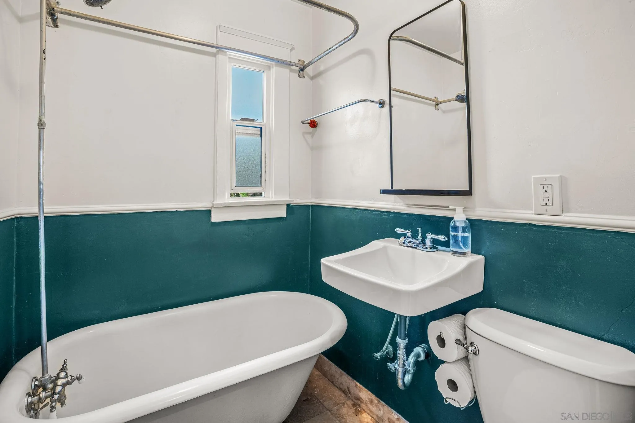https://cdn.realtyfeed.com/cdn/127/250036852/ad84758e2497b3df8c061bb455471c19.webp