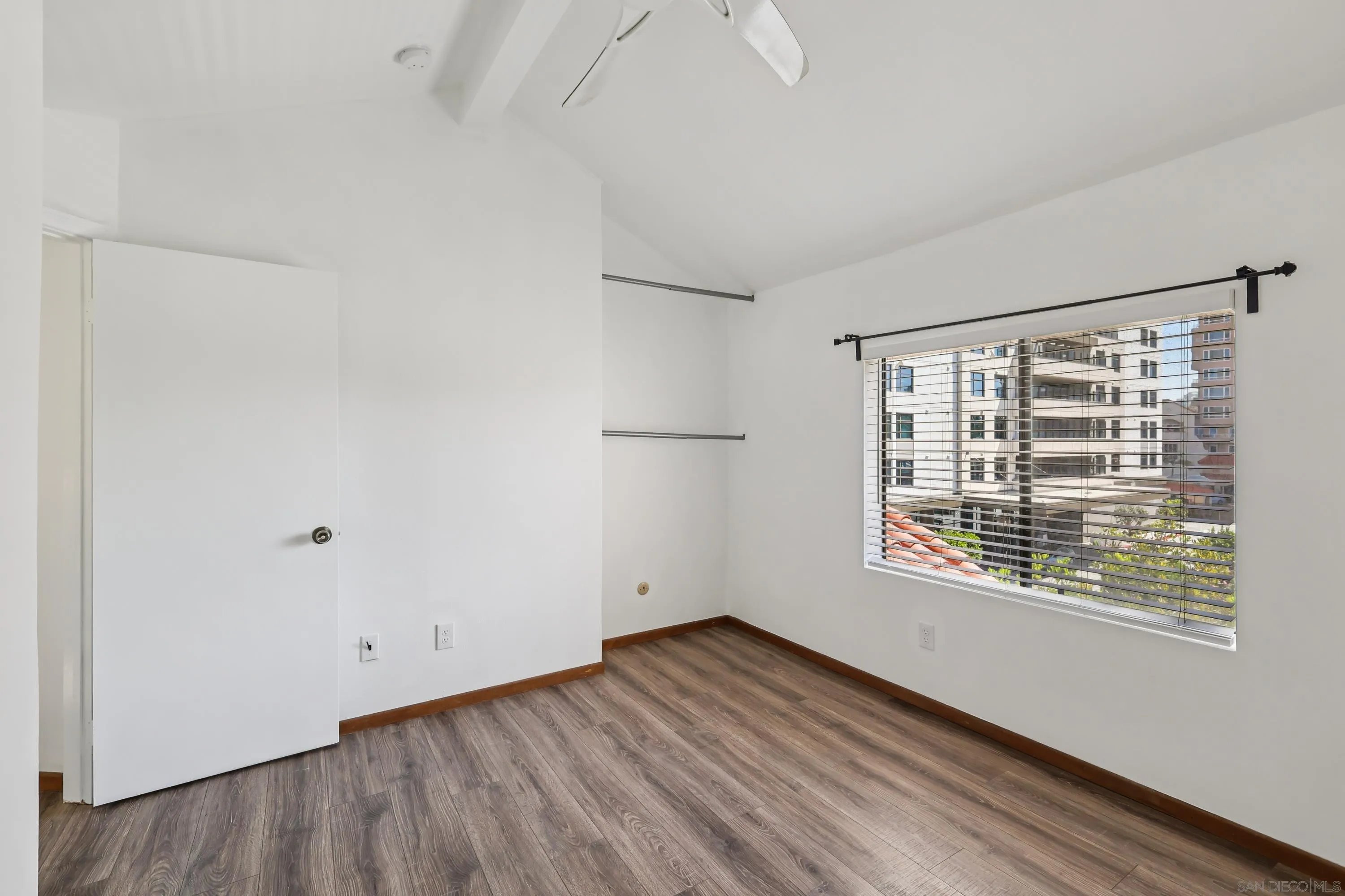 https://cdn.realtyfeed.com/cdn/127/250036854/99fedd437163ad0d428220bb5d8a6991.webp