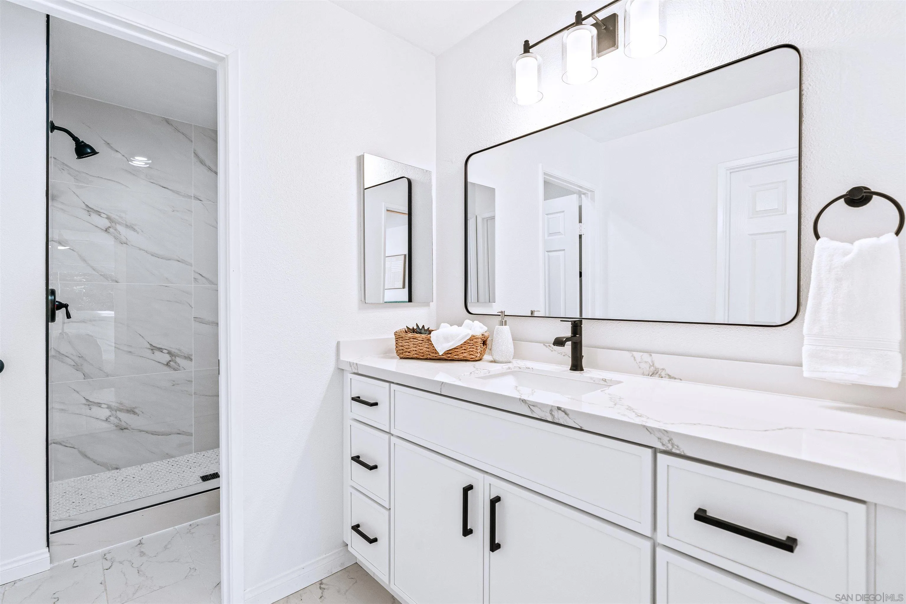 https://cdn.realtyfeed.com/cdn/127/250036855/2c8e11abccaaa980e6179fb8c03c2a93.webp