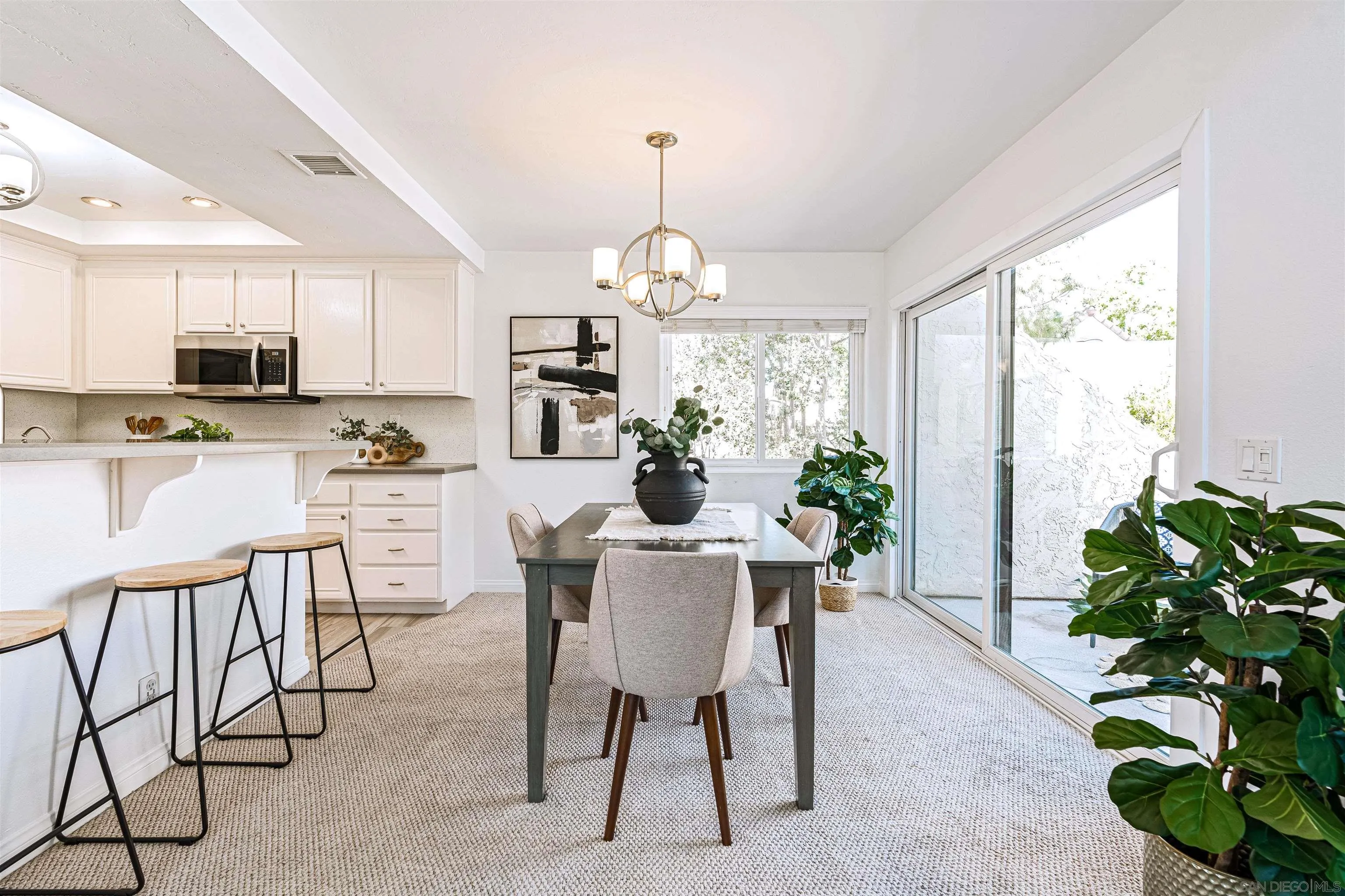 https://cdn.realtyfeed.com/cdn/127/250036855/cfb319fbd254f4cb67025e5c382fe6d4.webp