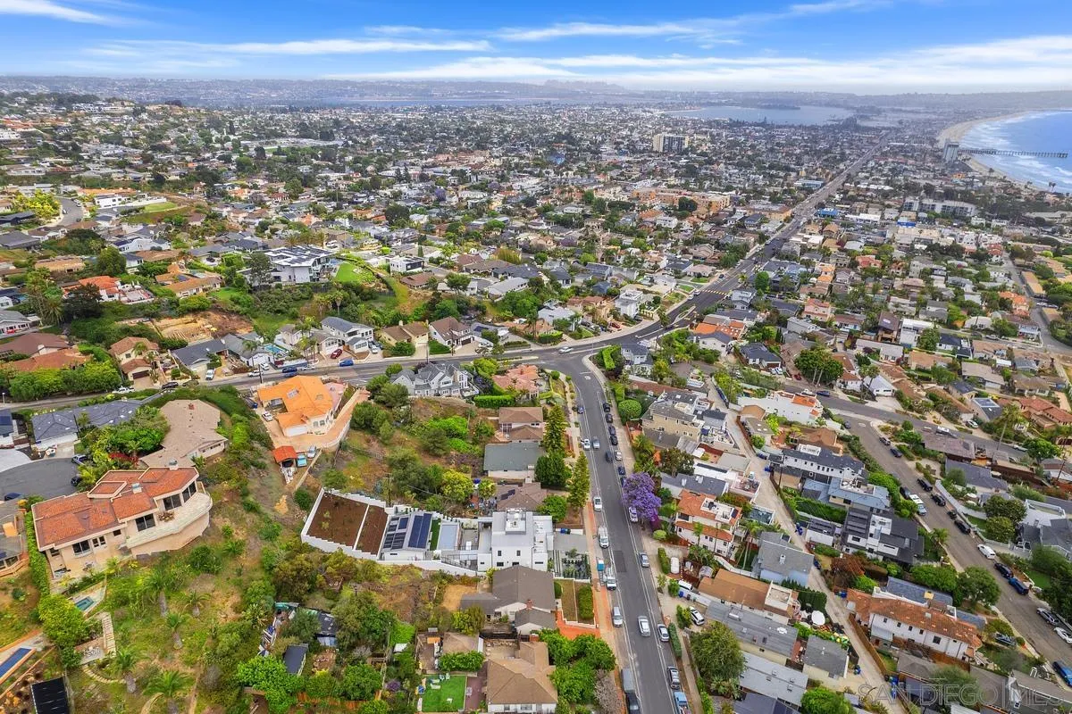 https://cdn.realtyfeed.com/cdn/127/250036856/26a0531f8b6fe5dea40e1620ae36d787.webp