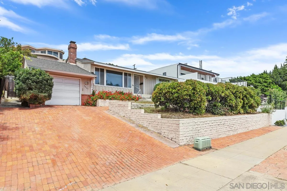 https://cdn.realtyfeed.com/cdn/127/250036856/94e845a3228a6d09bc9f0ad8dddbec93.webp