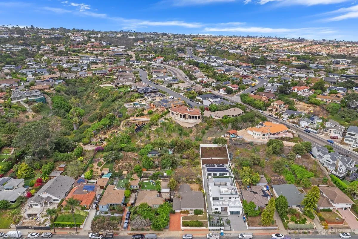 https://cdn.realtyfeed.com/cdn/127/250036856/b503f64782a95e8bd6acde7c484da1b4.webp