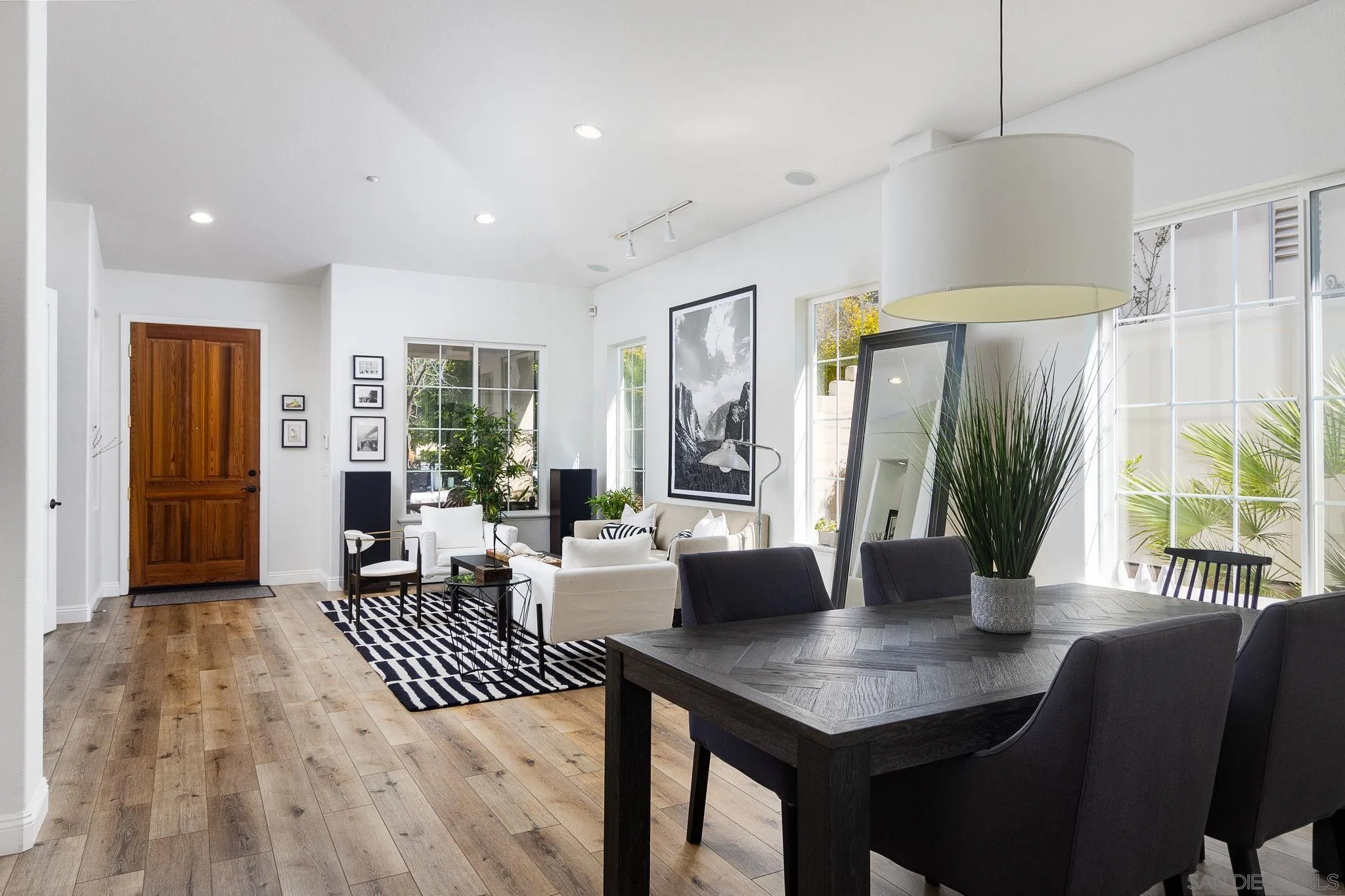 https://cdn.realtyfeed.com/cdn/127/250036858/7100185d7e4ae14eb9de61219f36638c.webp