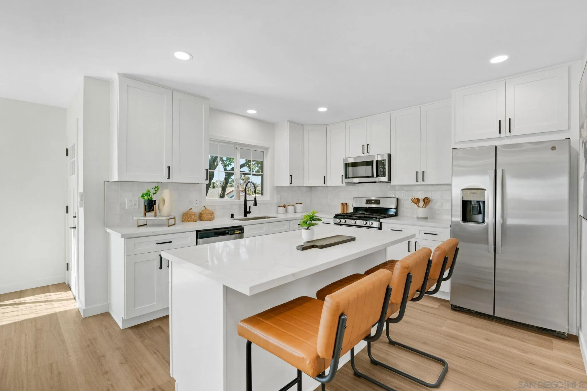 https://cdn.realtyfeed.com/cdn/127/250036859/1895722b030458d052db13d5228a176e.webp