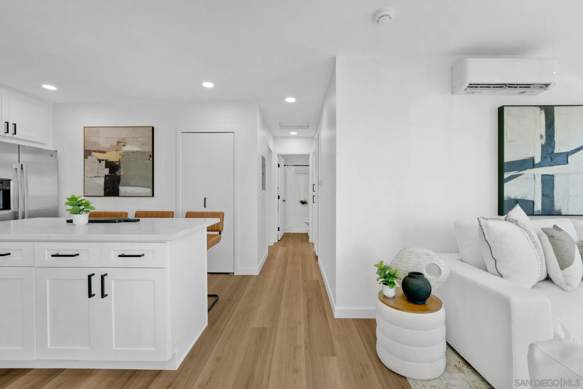 https://cdn.realtyfeed.com/cdn/127/250036859/41f85b0aafe707e94d5a45fd04aed304.webp