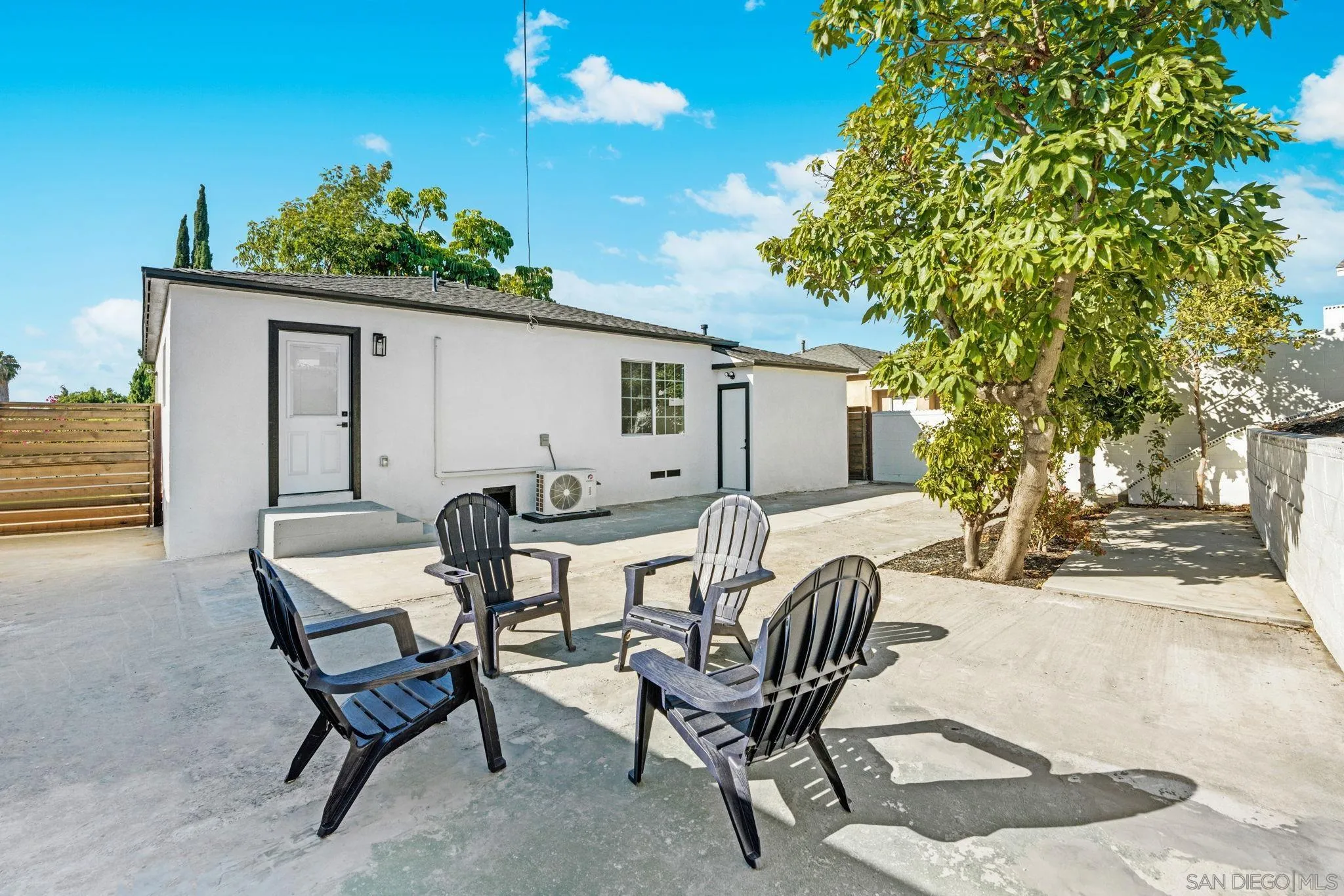 https://cdn.realtyfeed.com/cdn/127/250036859/951f09b030d99970fe11500d319e8c95.webp