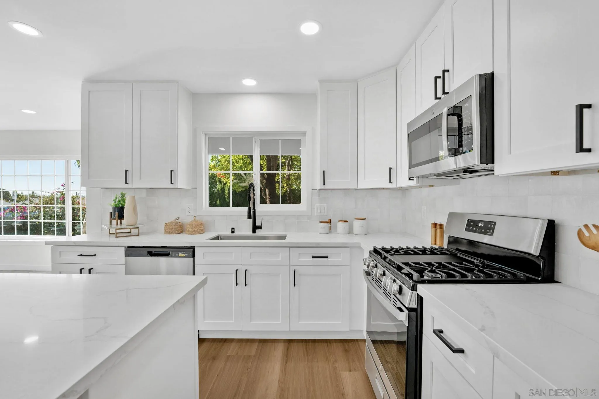 https://cdn.realtyfeed.com/cdn/127/250036859/fc6a2f3e0fe34f2399183e48de7cba00.webp