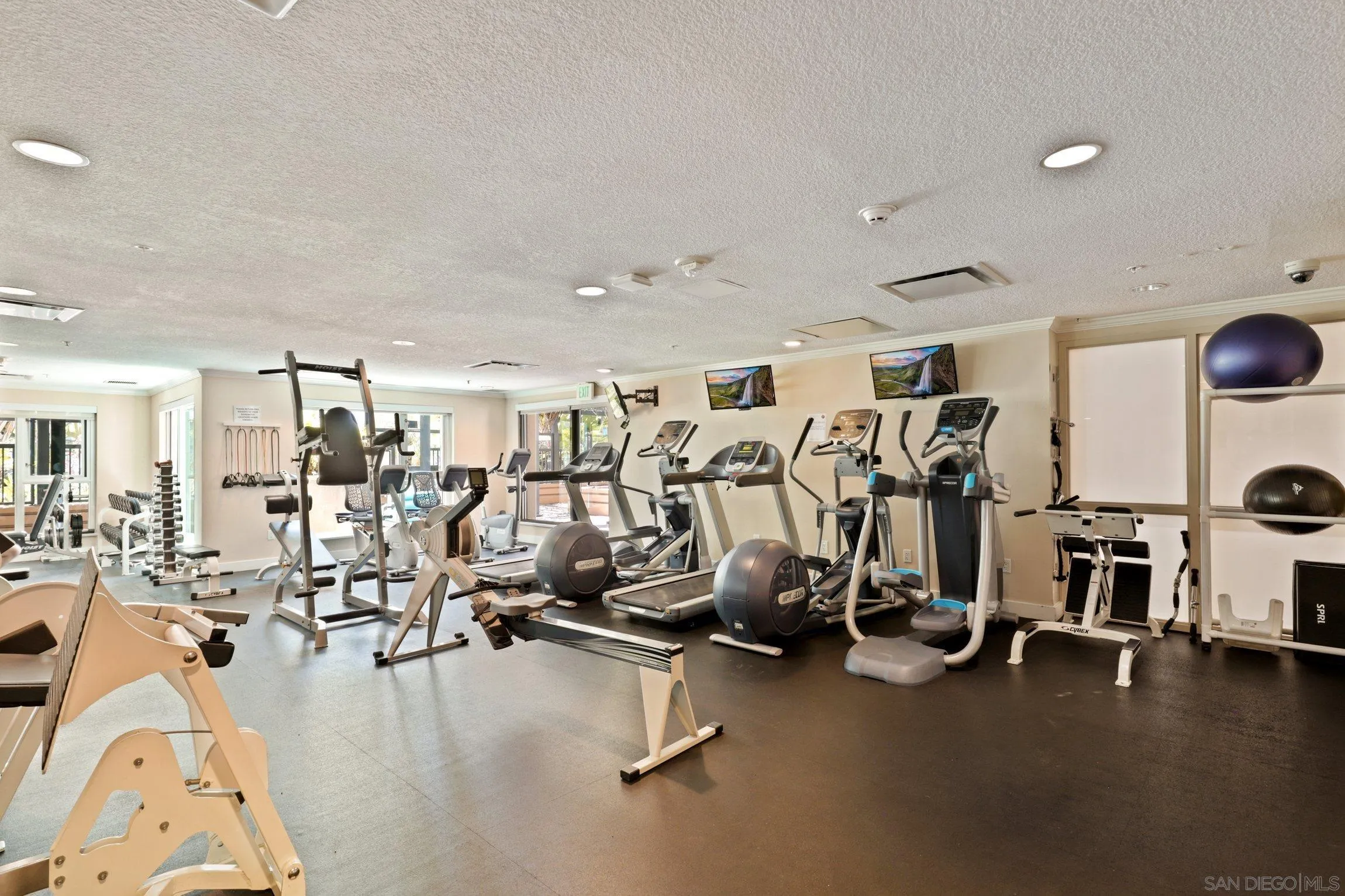 https://cdn.realtyfeed.com/cdn/127/250036861/18db1094b190d5ddbd98776d0167158c.webp