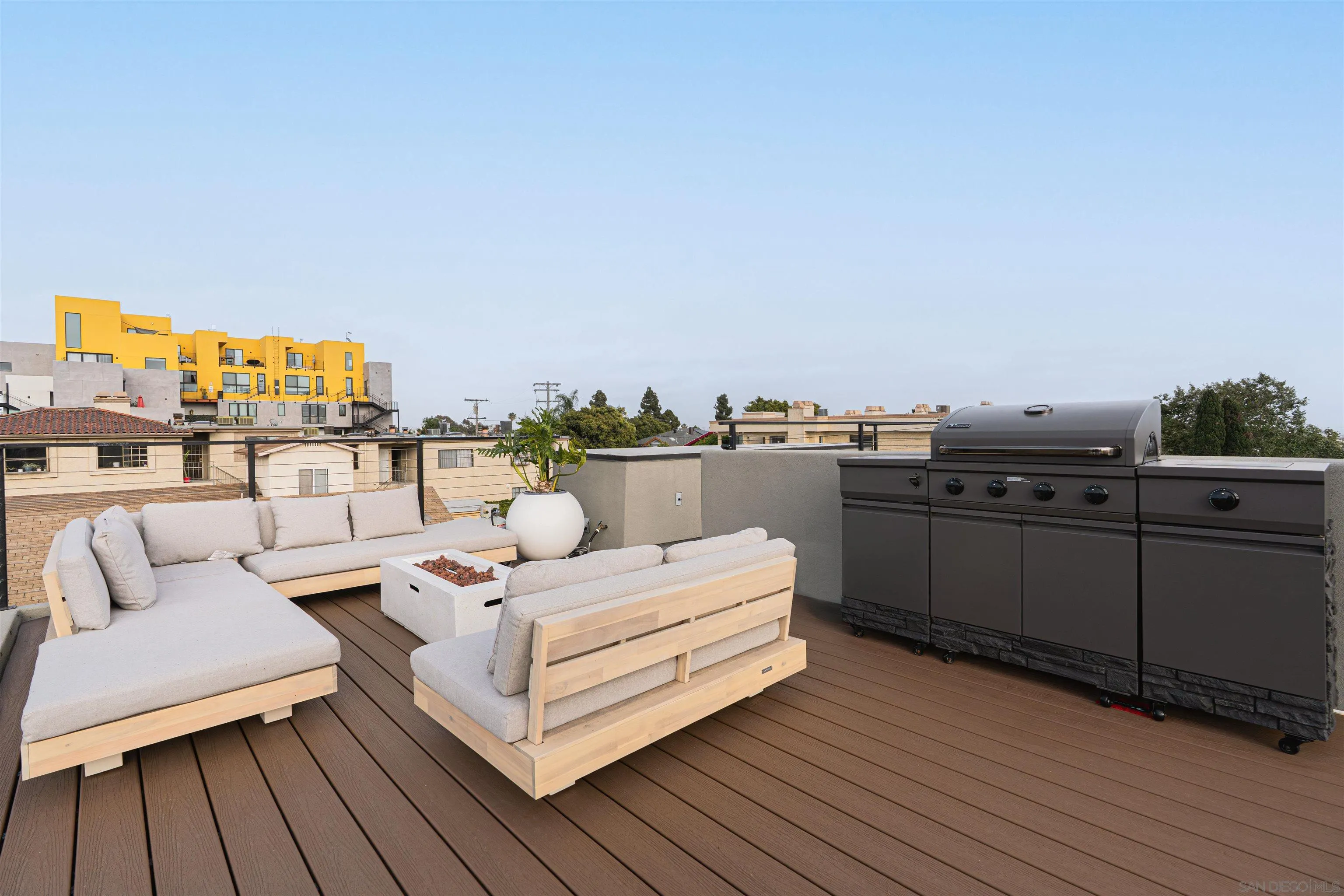 https://cdn.realtyfeed.com/cdn/127/250036864/012fa392fa4c5e20919923b2dec53881.webp