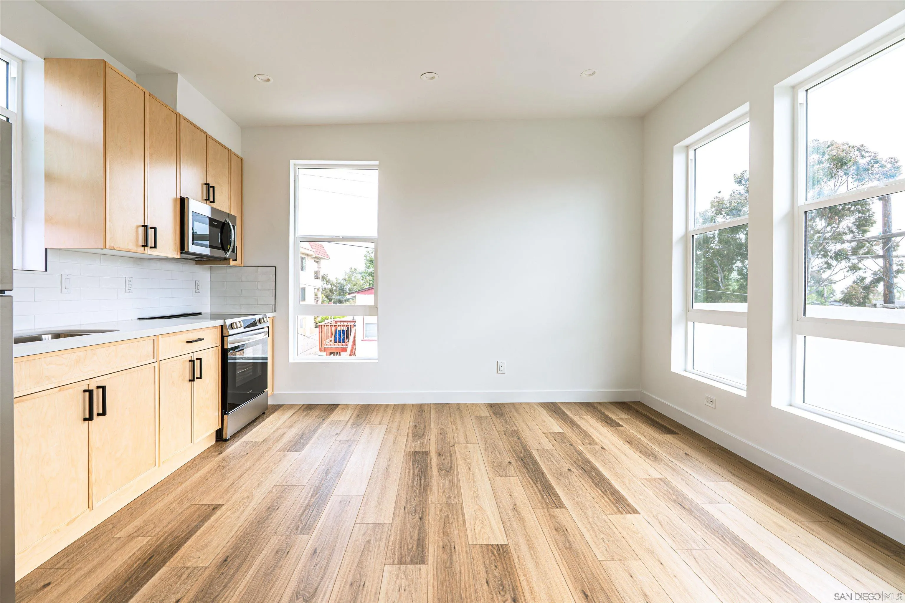 https://cdn.realtyfeed.com/cdn/127/250036864/ad9c7f39926577e87db452959b65c010.webp