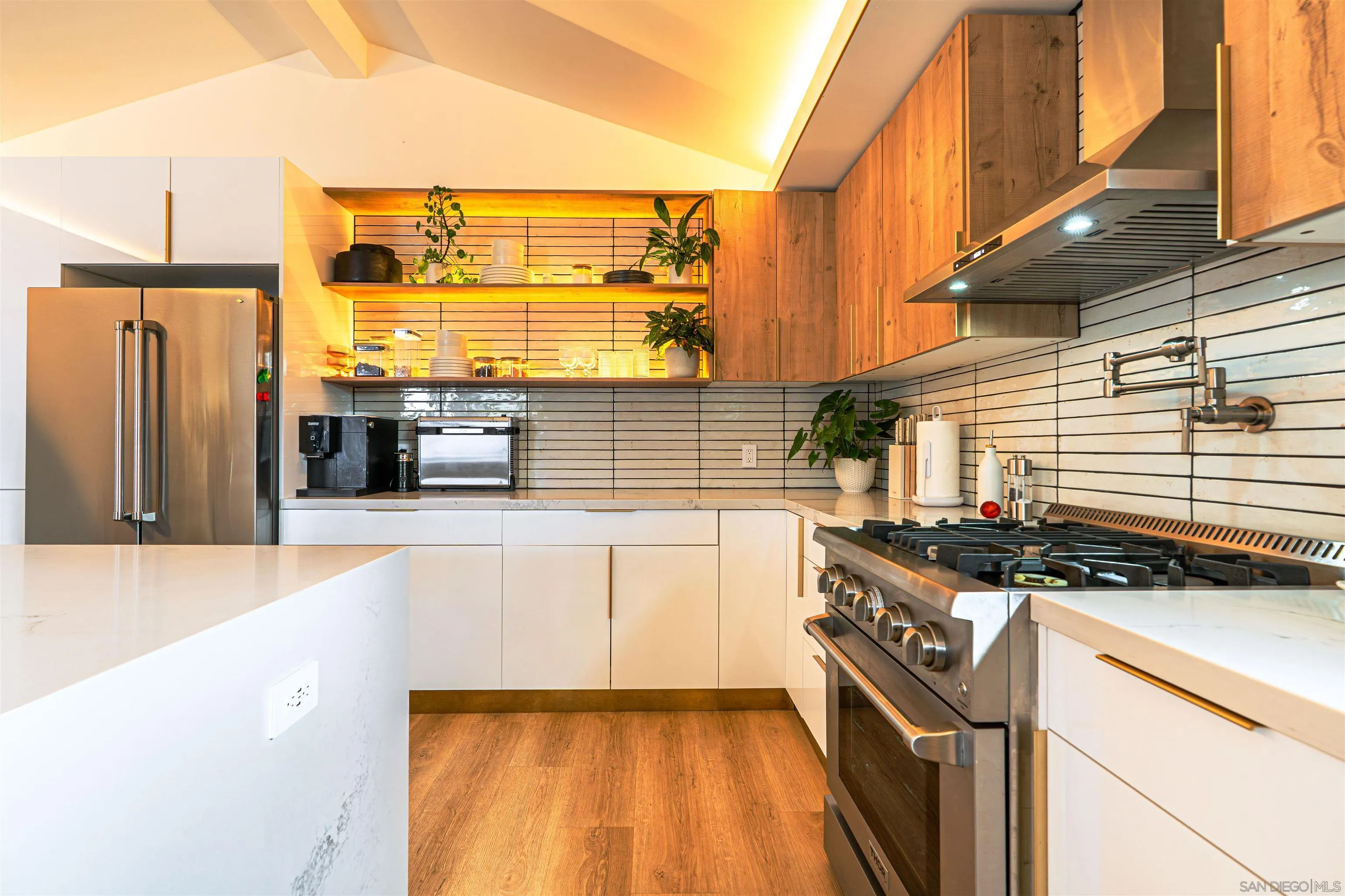 https://cdn.realtyfeed.com/cdn/127/250036864/e086b9544044830846503ea16e2013ca.webp