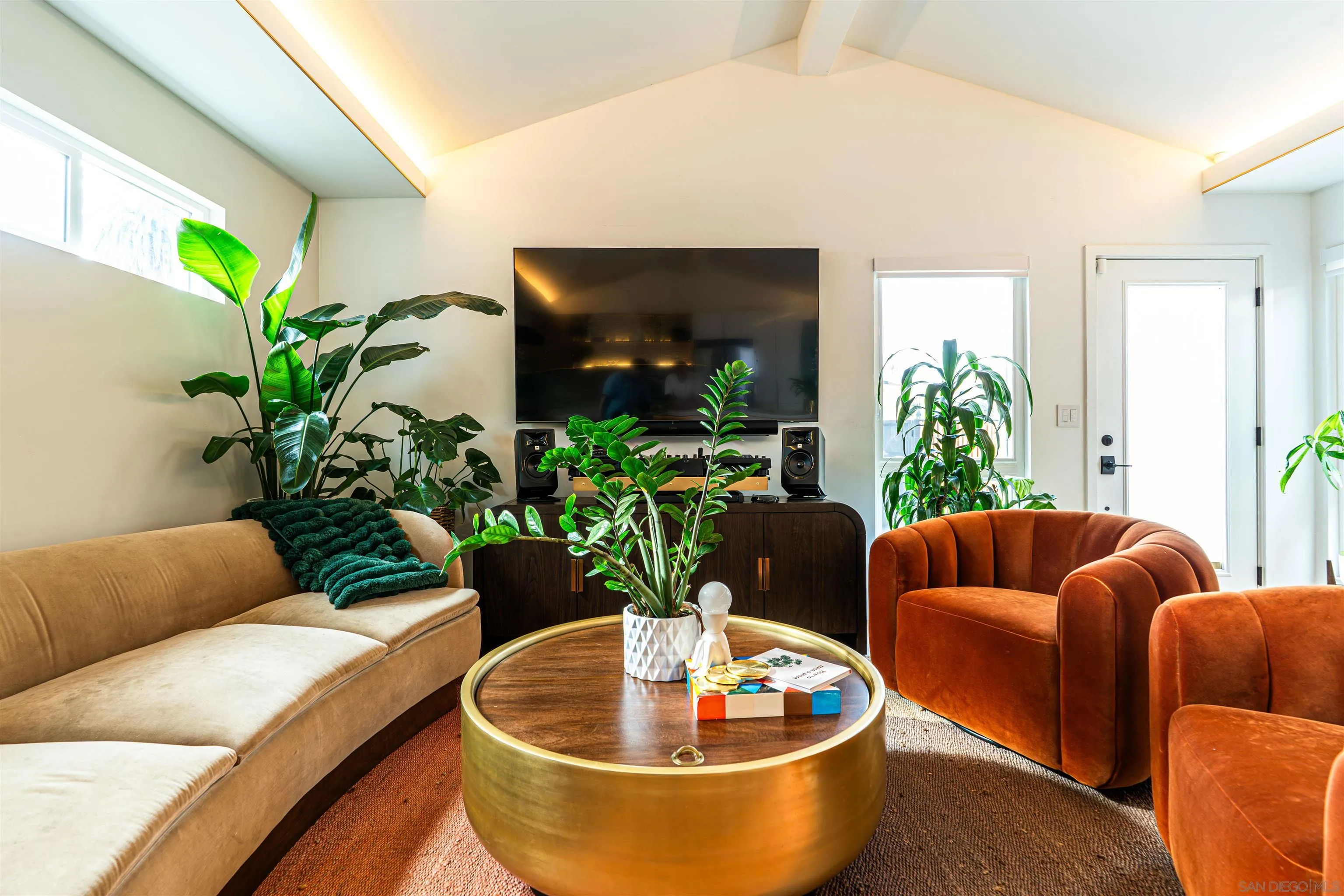 https://cdn.realtyfeed.com/cdn/127/250036864/ec110931b46f8f2bdbfd387f0a8bafe3.webp