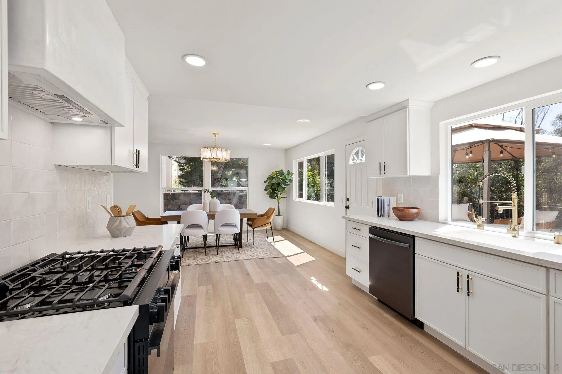https://cdn.realtyfeed.com/cdn/127/250036868/c3785b2ea574ed95e7543d9841447a55.webp