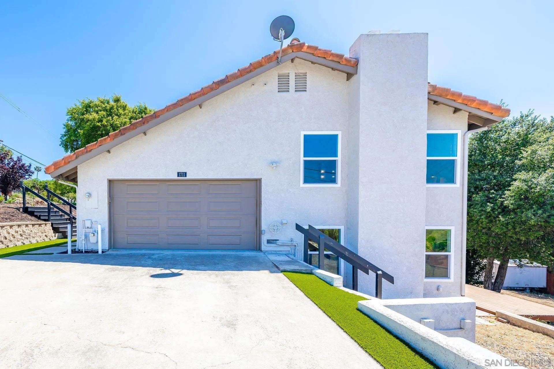 https://cdn.realtyfeed.com/cdn/127/250036868/e8bb0b40aa1c3f7e675e83c118ed13b4.webp