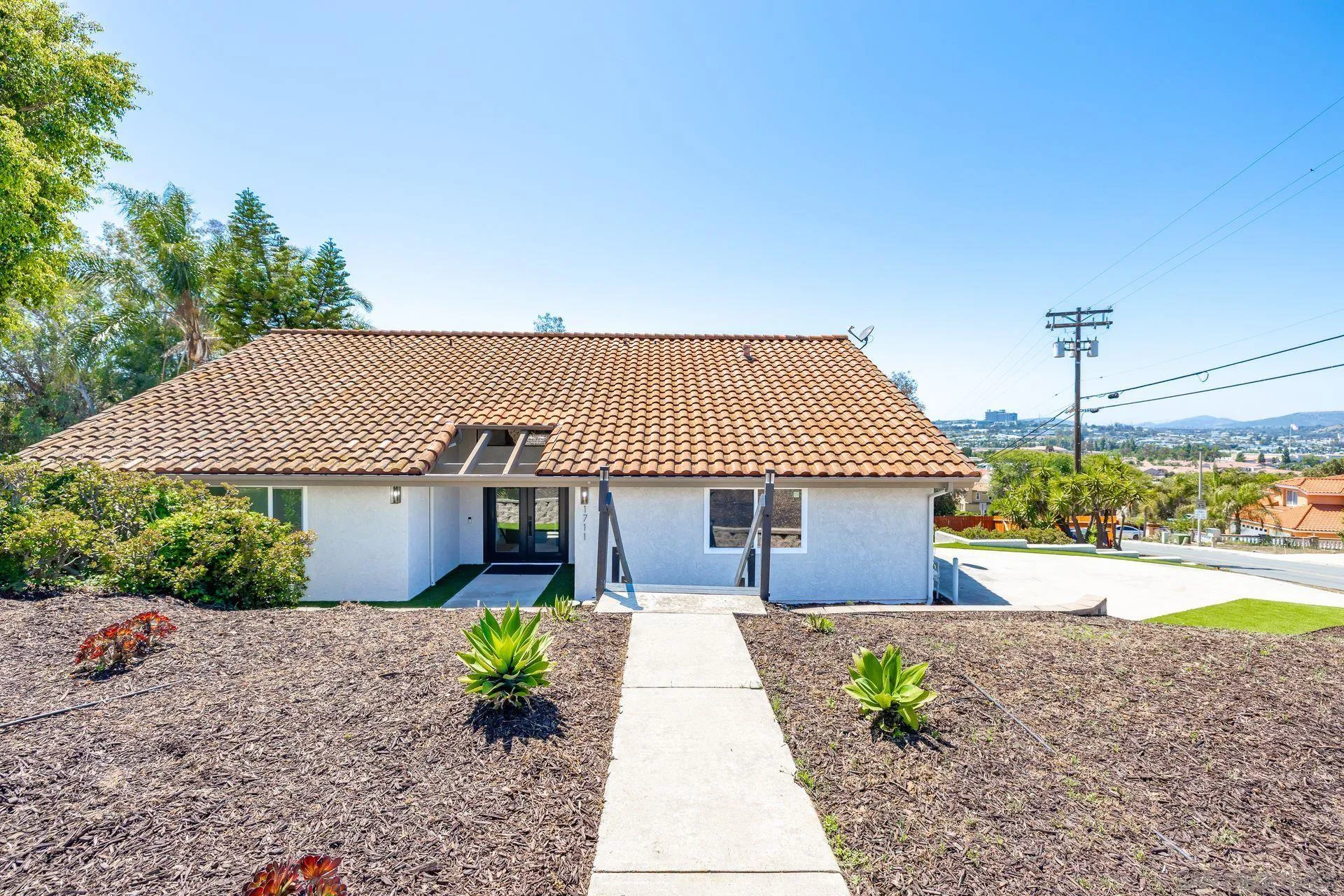 https://cdn.realtyfeed.com/cdn/127/250036868/f390d39d9cffc0bc65d216b315977d4b.webp