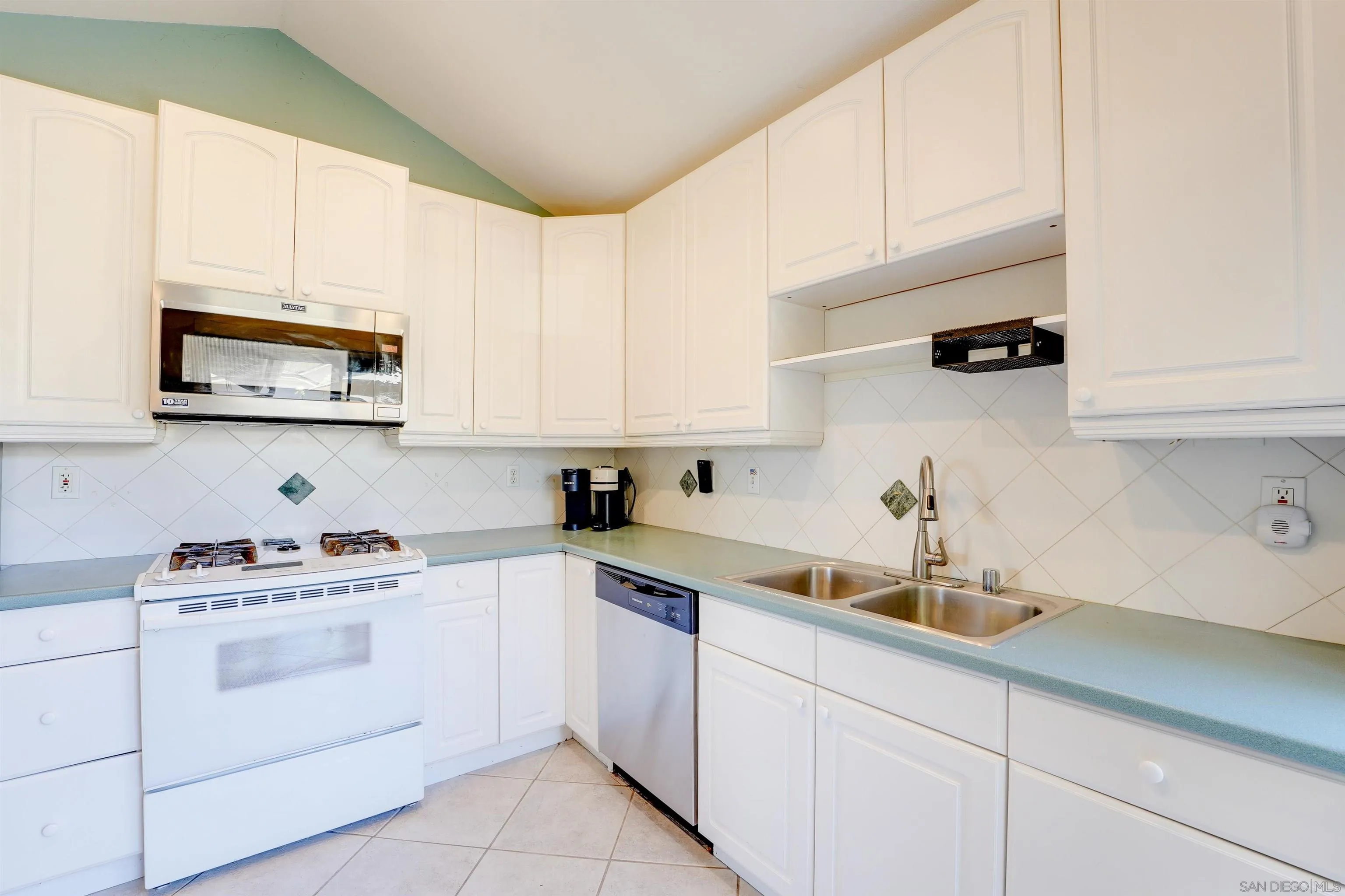 https://cdn.realtyfeed.com/cdn/127/250036873/50a0fed0659bfff6ebb5adcf369ac4ac.webp