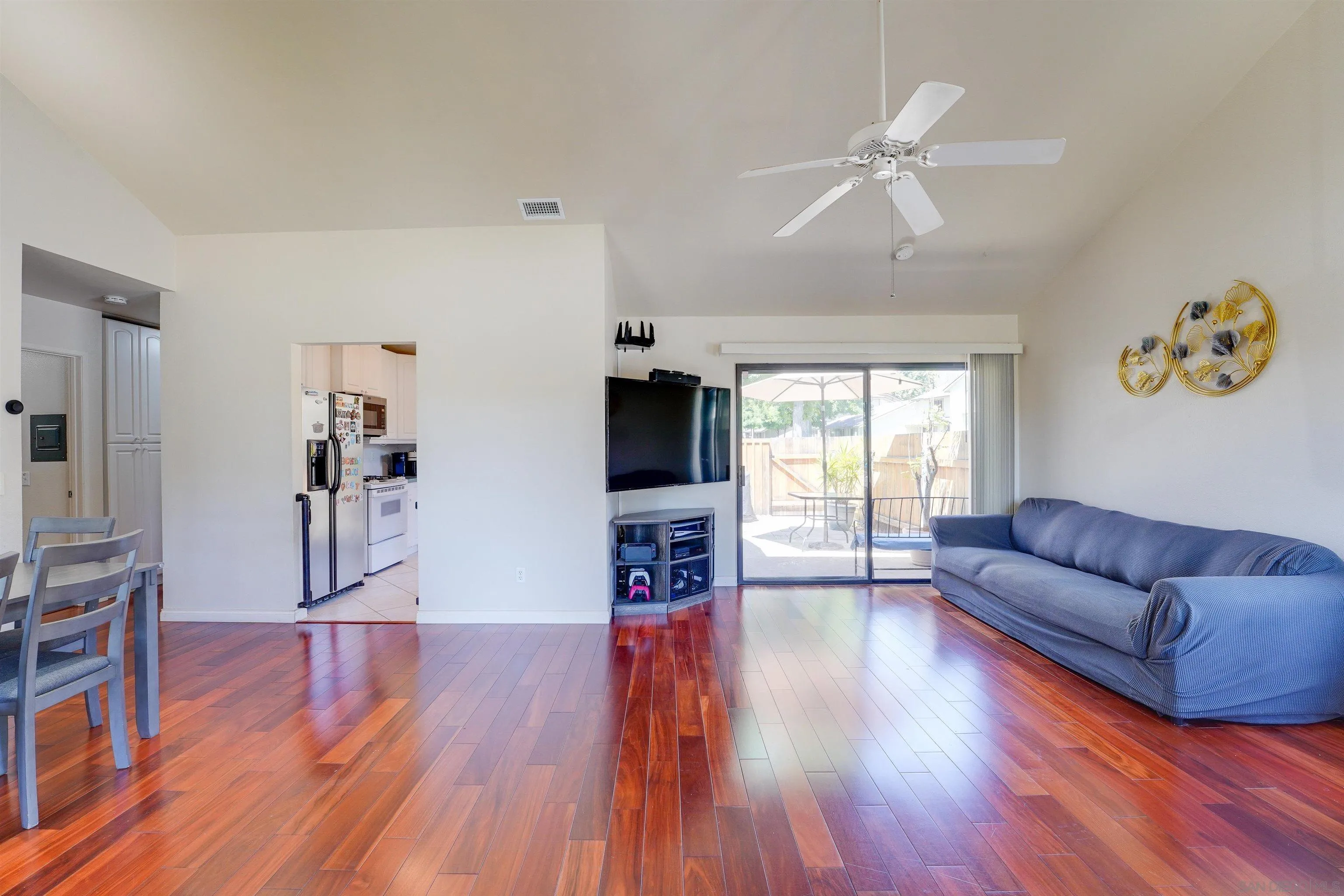https://cdn.realtyfeed.com/cdn/127/250036873/c270141403fc041d9cd35d52551df052.webp