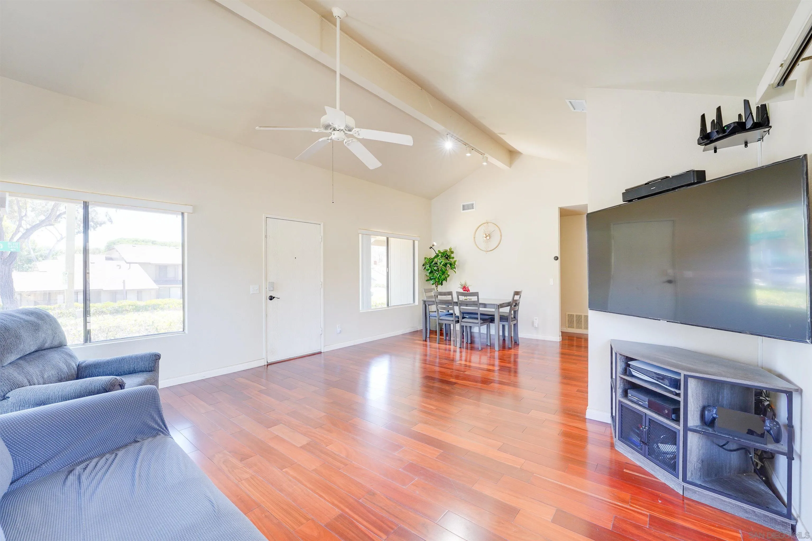 https://cdn.realtyfeed.com/cdn/127/250036873/ccb96cf7857e8d1719c2d11c818c8642.webp