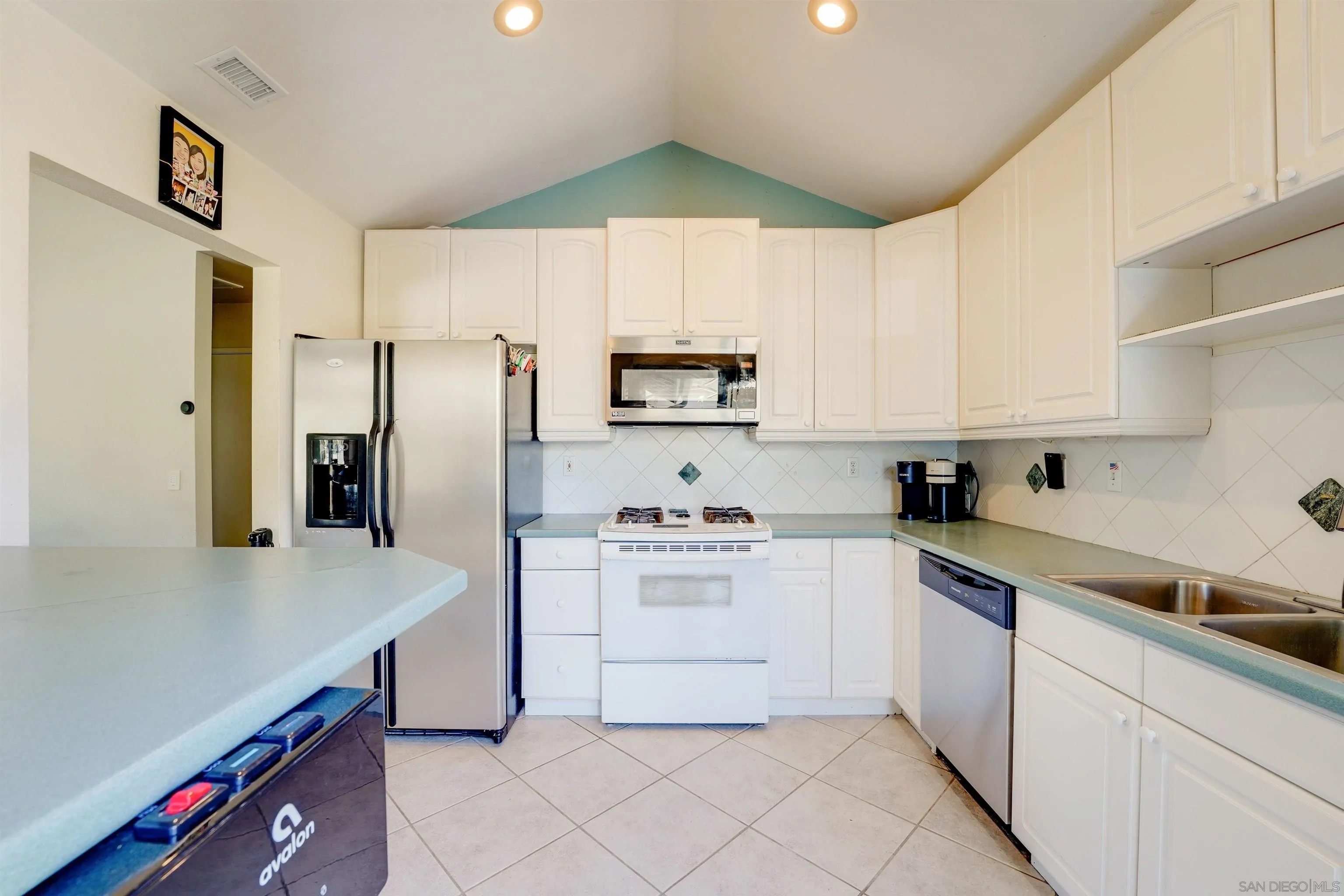 https://cdn.realtyfeed.com/cdn/127/250036873/db6227d0ff015ac610f53f450010c2ee.webp