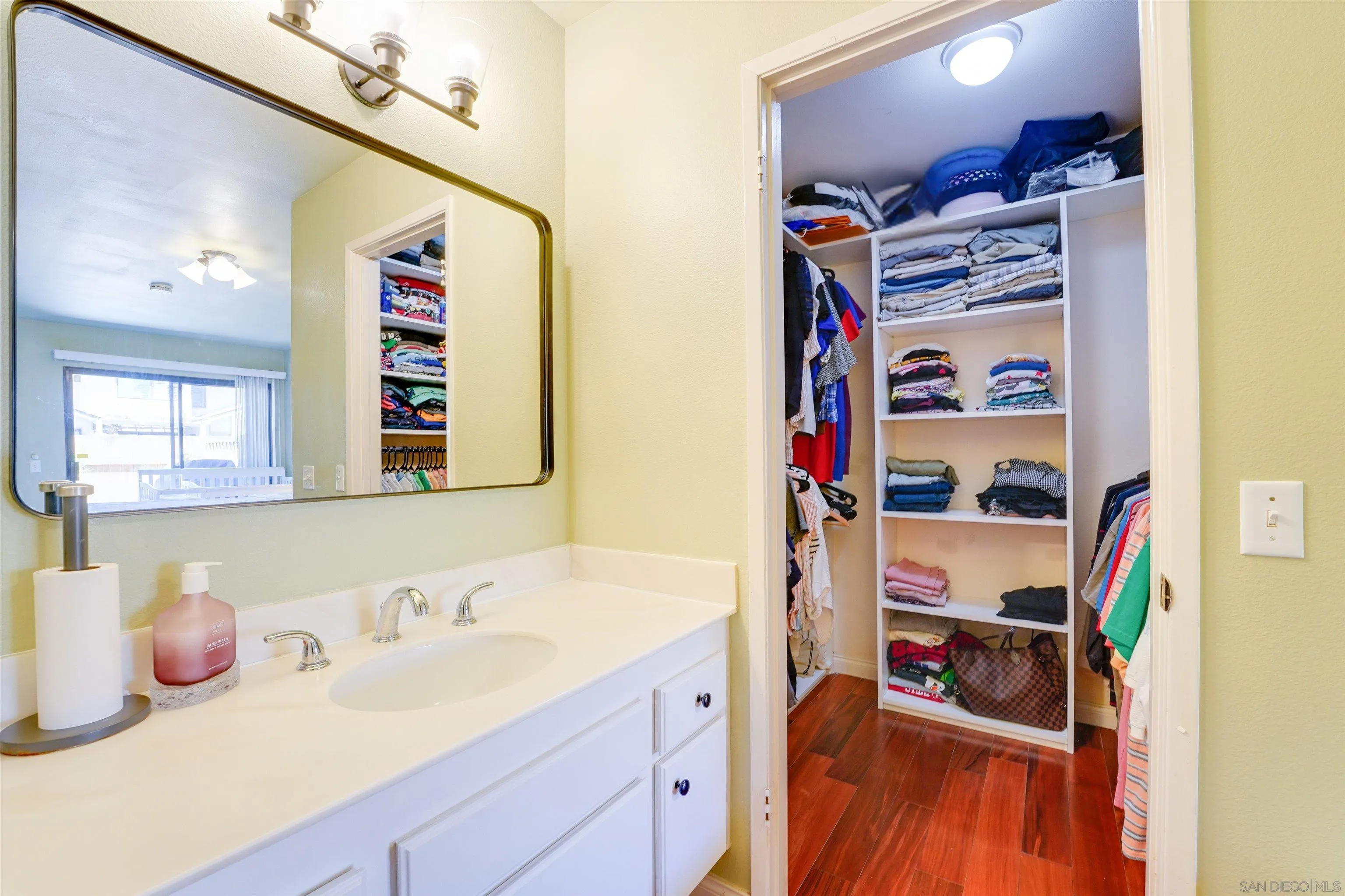 https://cdn.realtyfeed.com/cdn/127/250036873/f4b3c02f3a98b05366080c70af5e897e.webp