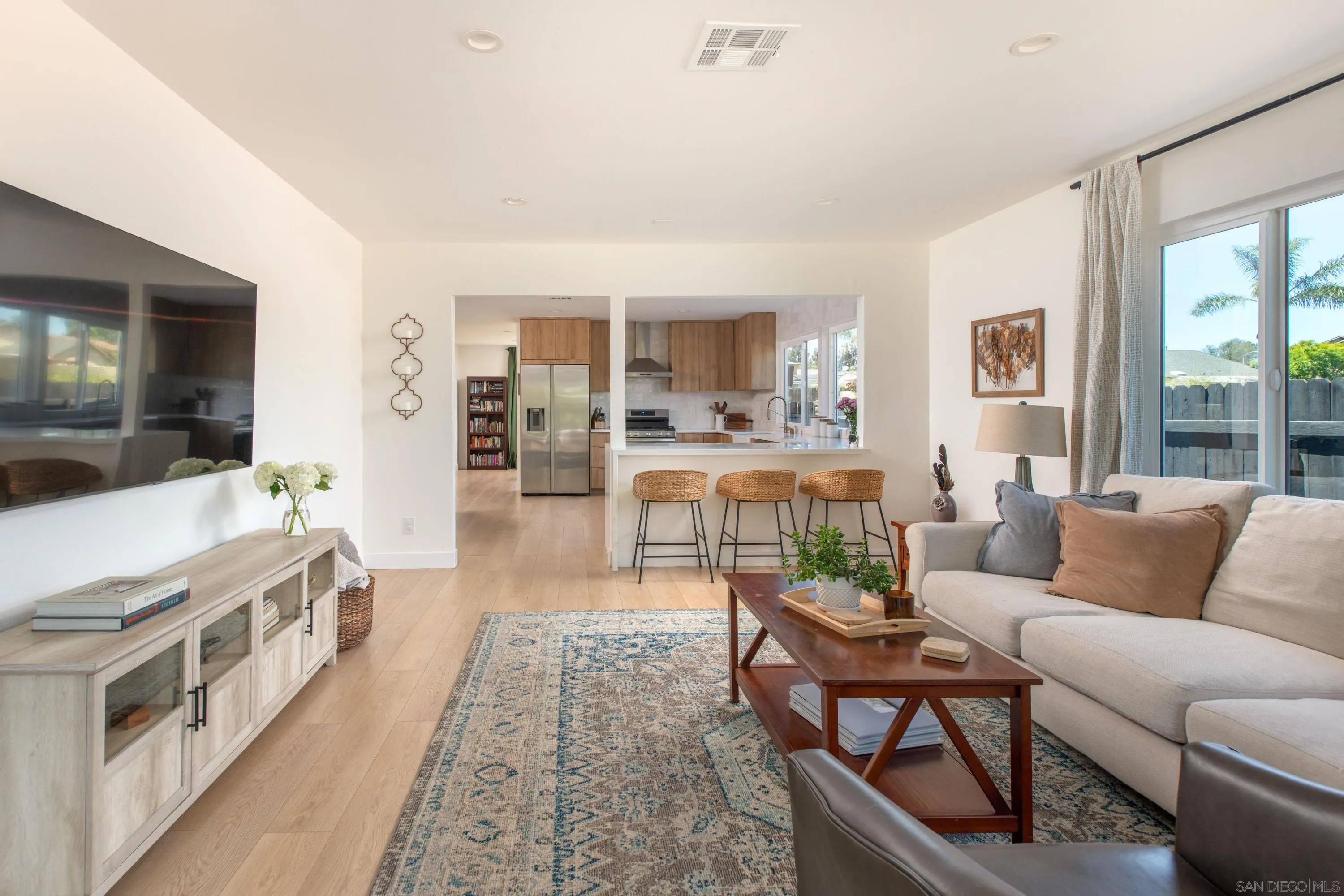 https://cdn.realtyfeed.com/cdn/127/250036875/66e2d1ef09680b1d37c3a4ca919e1cec.webp