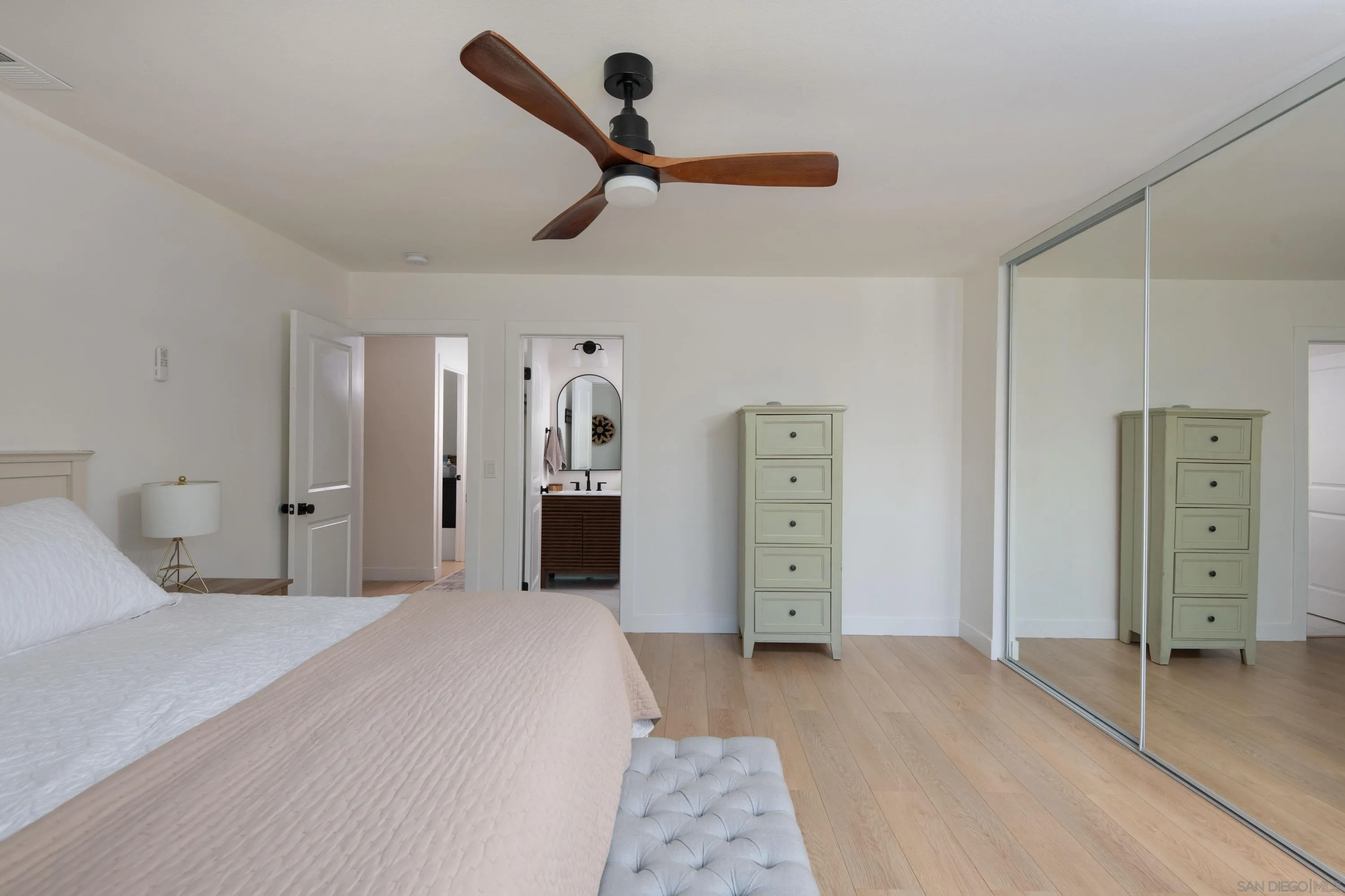 https://cdn.realtyfeed.com/cdn/127/250036875/ac5800c5fad13fe07a856d8244571387.webp