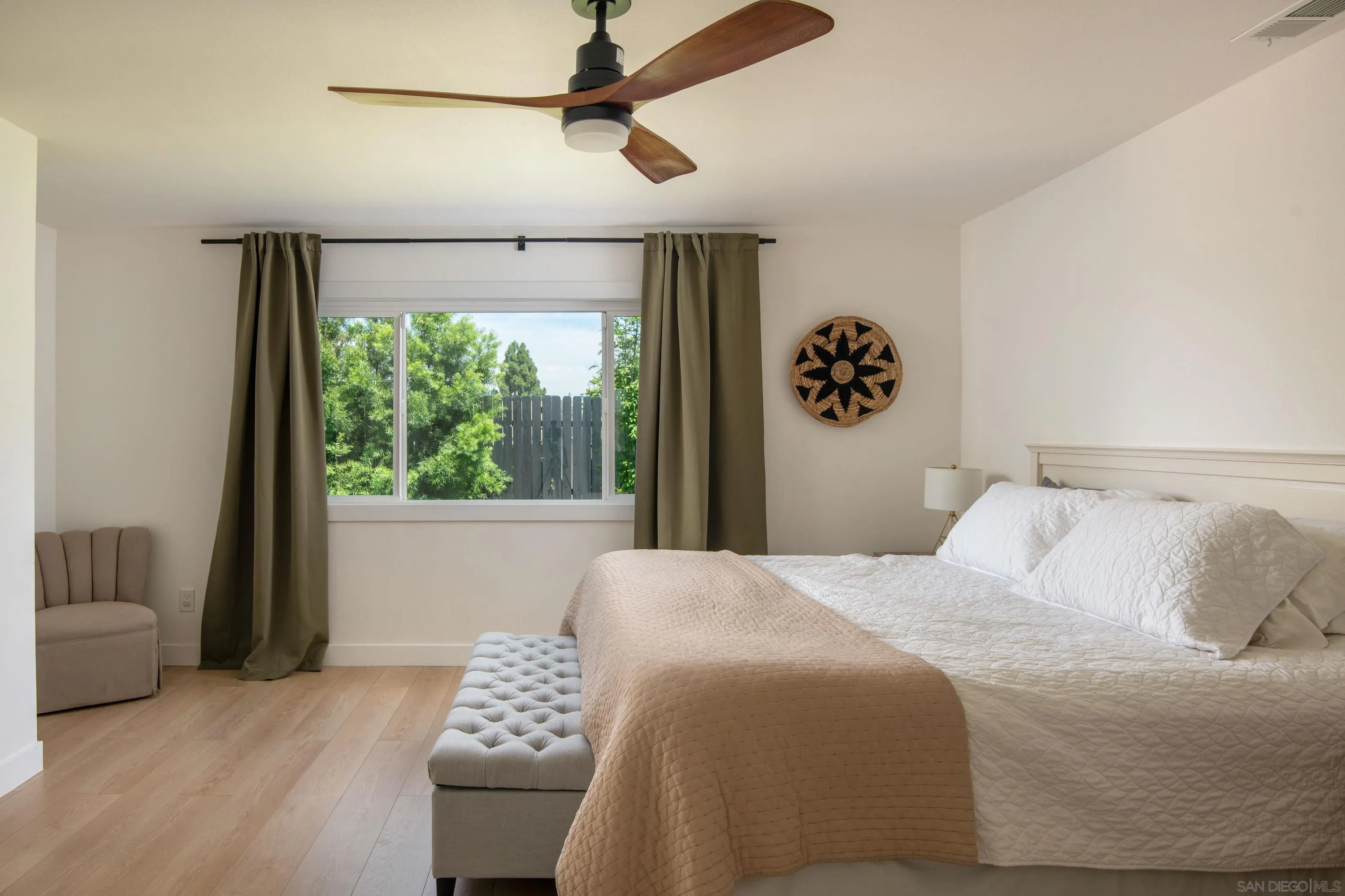 https://cdn.realtyfeed.com/cdn/127/250036875/c067b96089b2de453f9b8a2de9b2e8e9.webp
