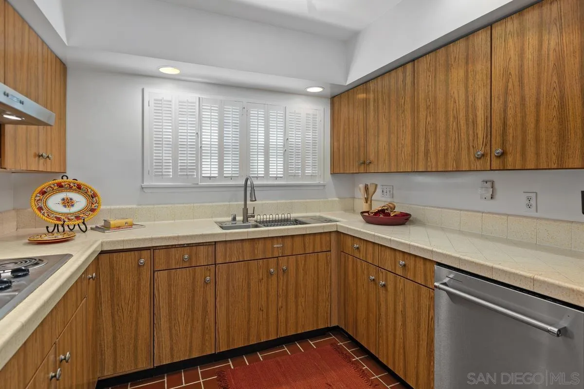 https://cdn.realtyfeed.com/cdn/127/250036882/8ce864008d2ba147f70177753d4a6f62.webp