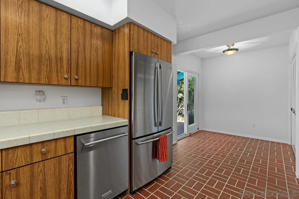https://cdn.realtyfeed.com/cdn/127/250036882/a70315a0515d99dc00f343bc88c43fca.webp