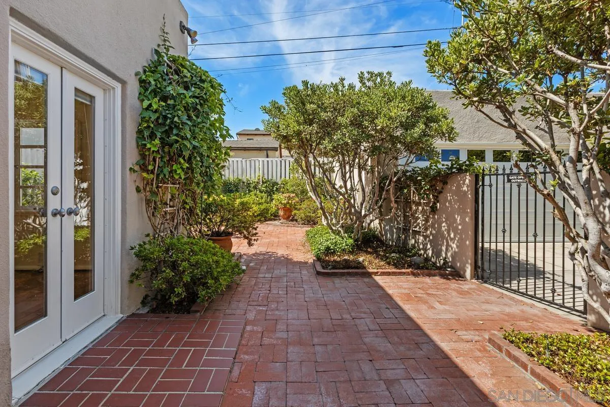 https://cdn.realtyfeed.com/cdn/127/250036882/de267fa4dd296b1818a6b217828e1b31.webp
