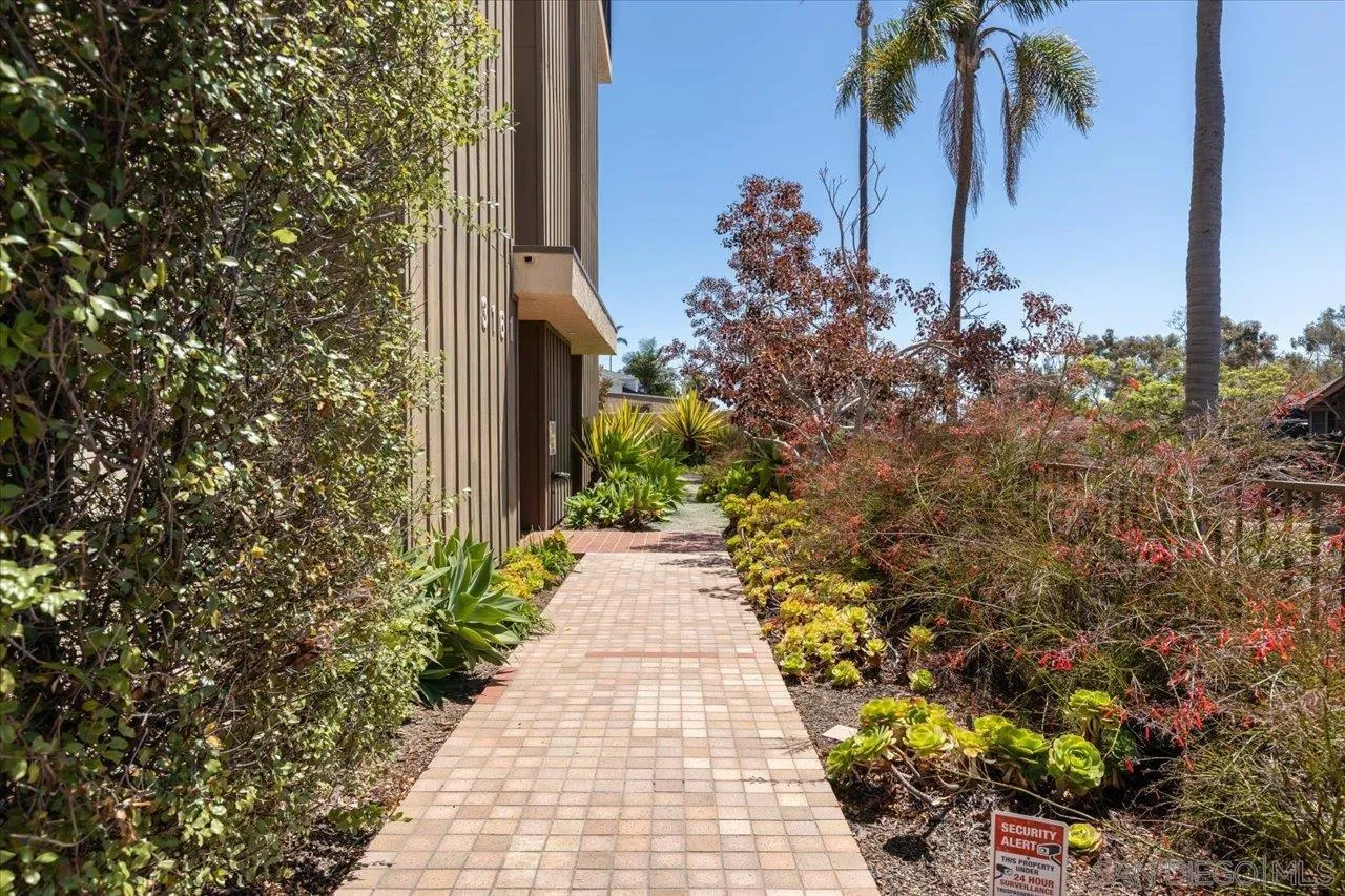 https://cdn.realtyfeed.com/cdn/127/250036883/a538a3a5bb8d9124dade610ad13554e3.webp