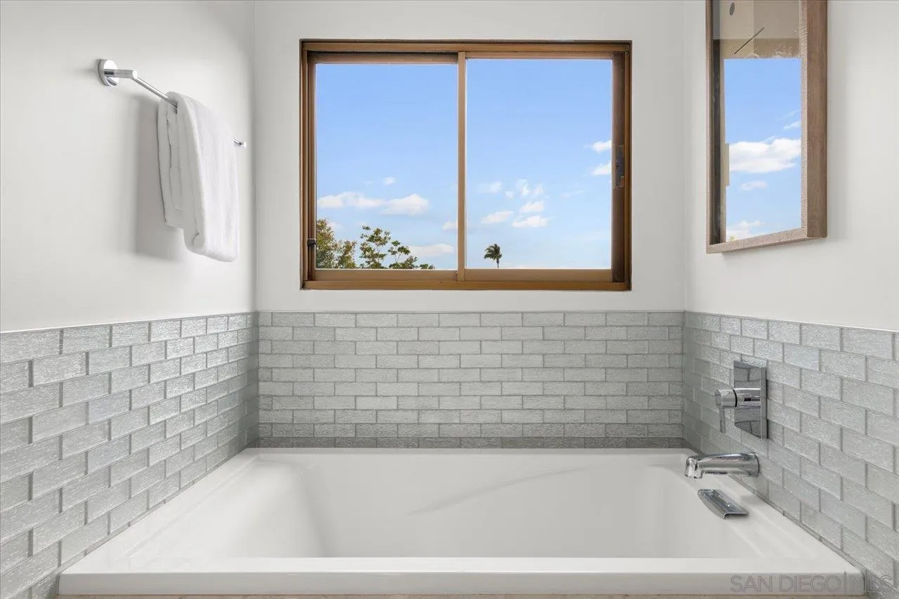 https://cdn.realtyfeed.com/cdn/127/250036883/fa31ea5bcac9ec625643a3259c5abe20.webp