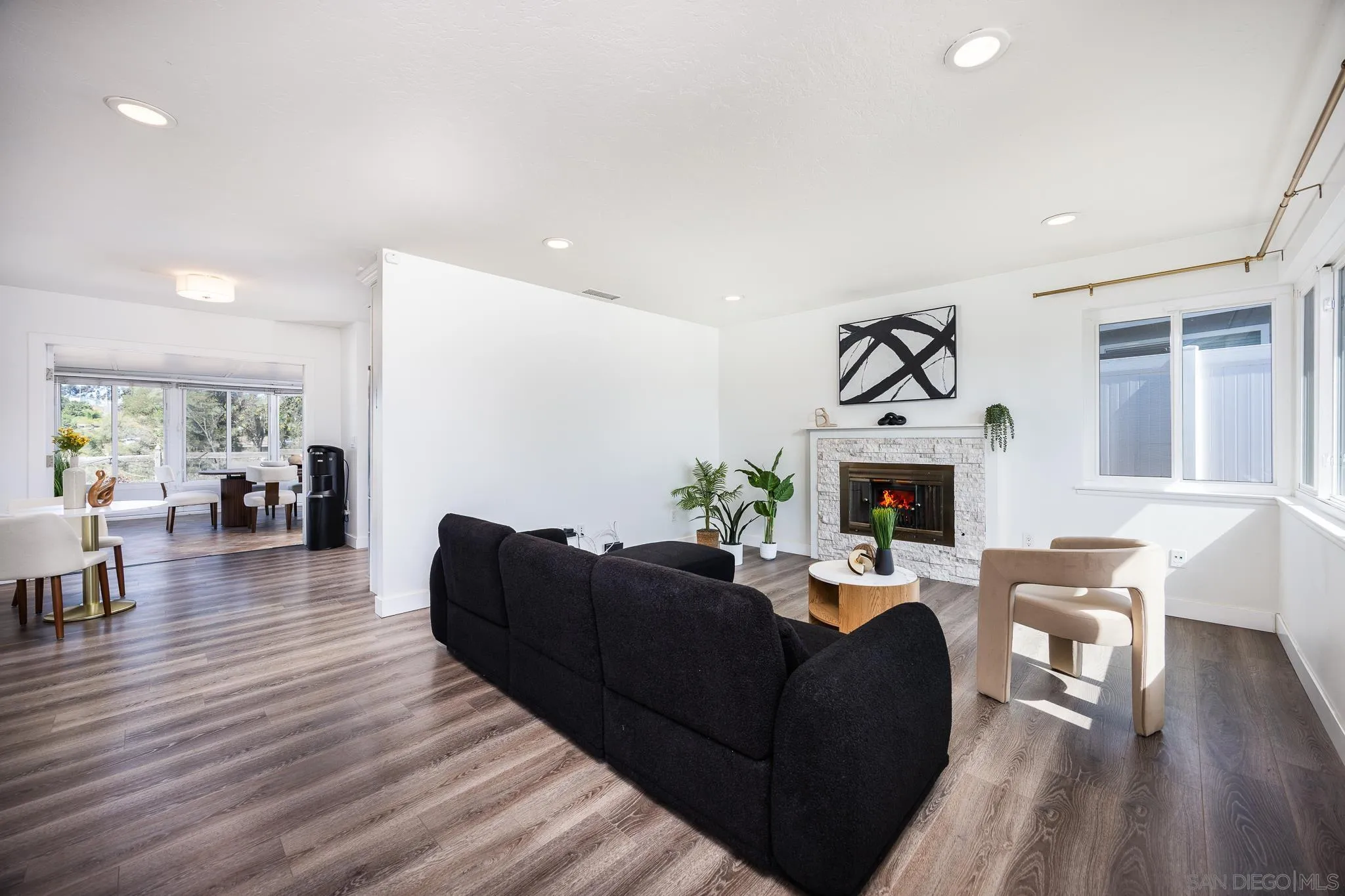 https://cdn.realtyfeed.com/cdn/127/250036888/9e8bba13c780a3d8abf73ad55e5f26b5.webp