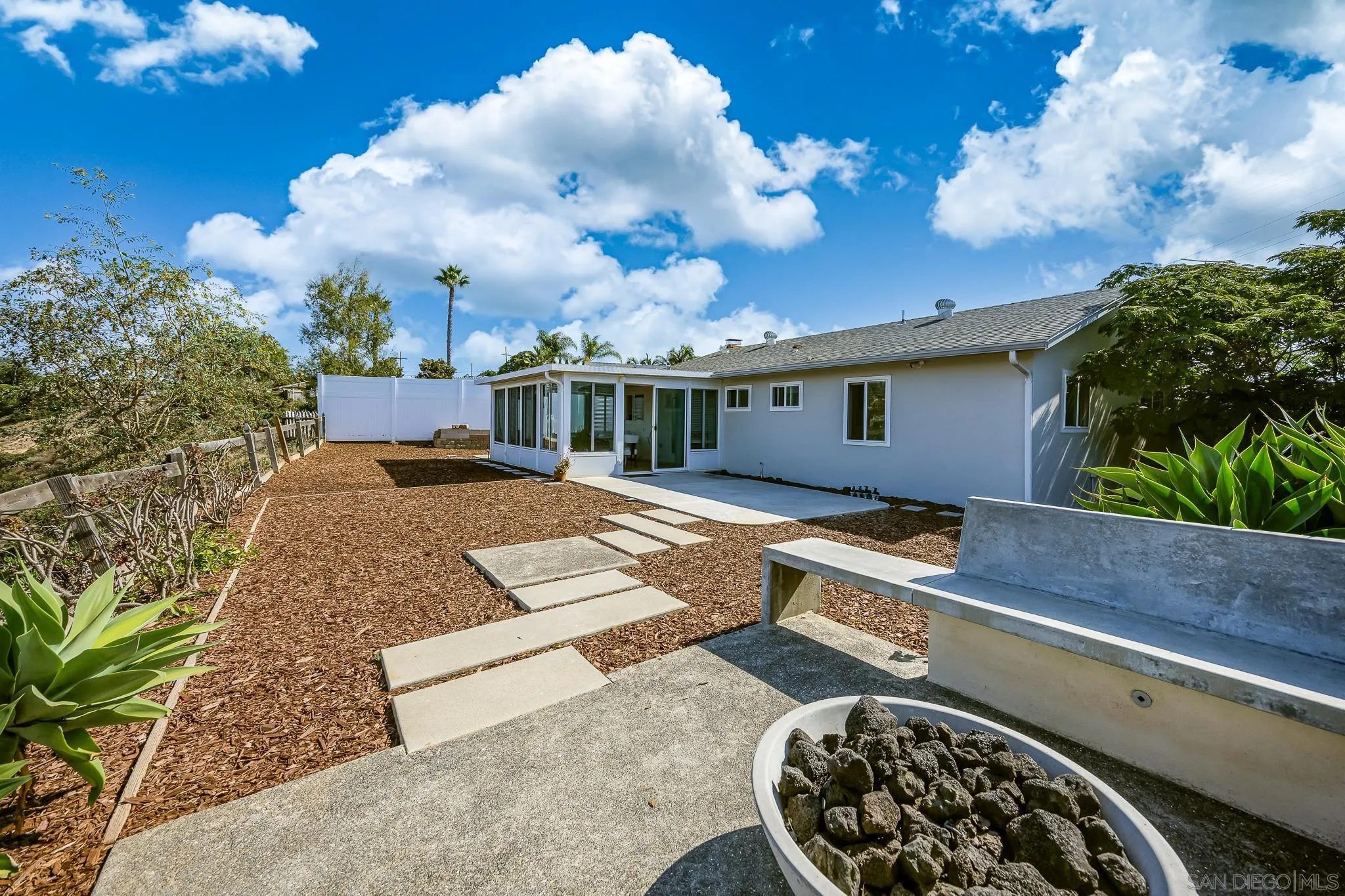 https://cdn.realtyfeed.com/cdn/127/250036888/c7ab5d8b226c891a2f3dc026b5bd3ede.webp