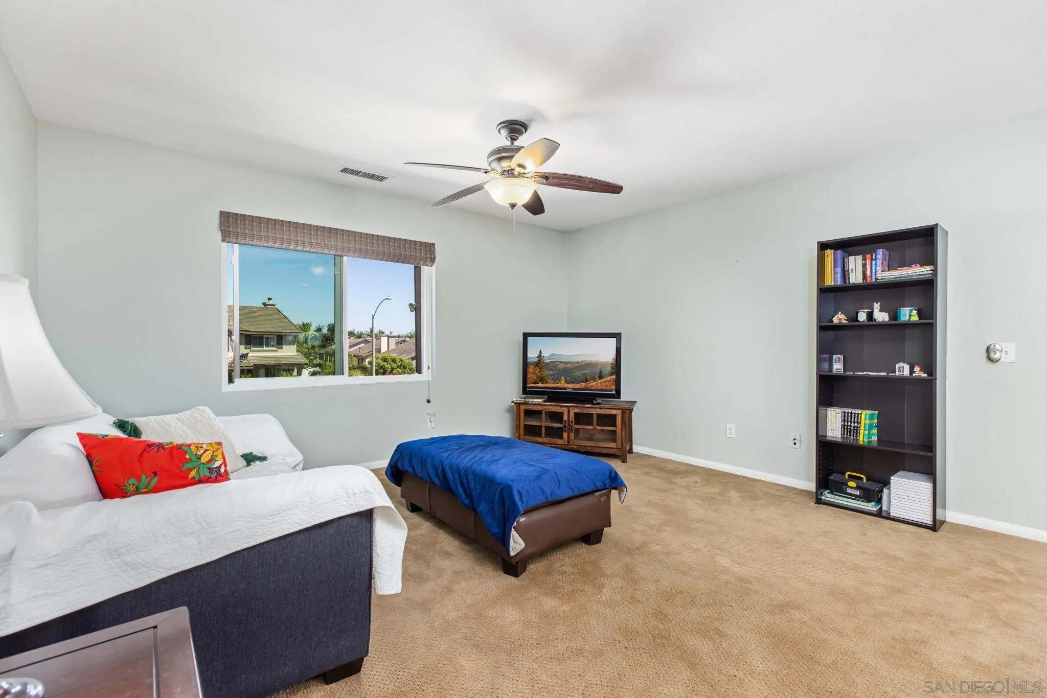 https://cdn.realtyfeed.com/cdn/127/250036891/0f87391aa6afbb699ea04d45a5c64613.webp