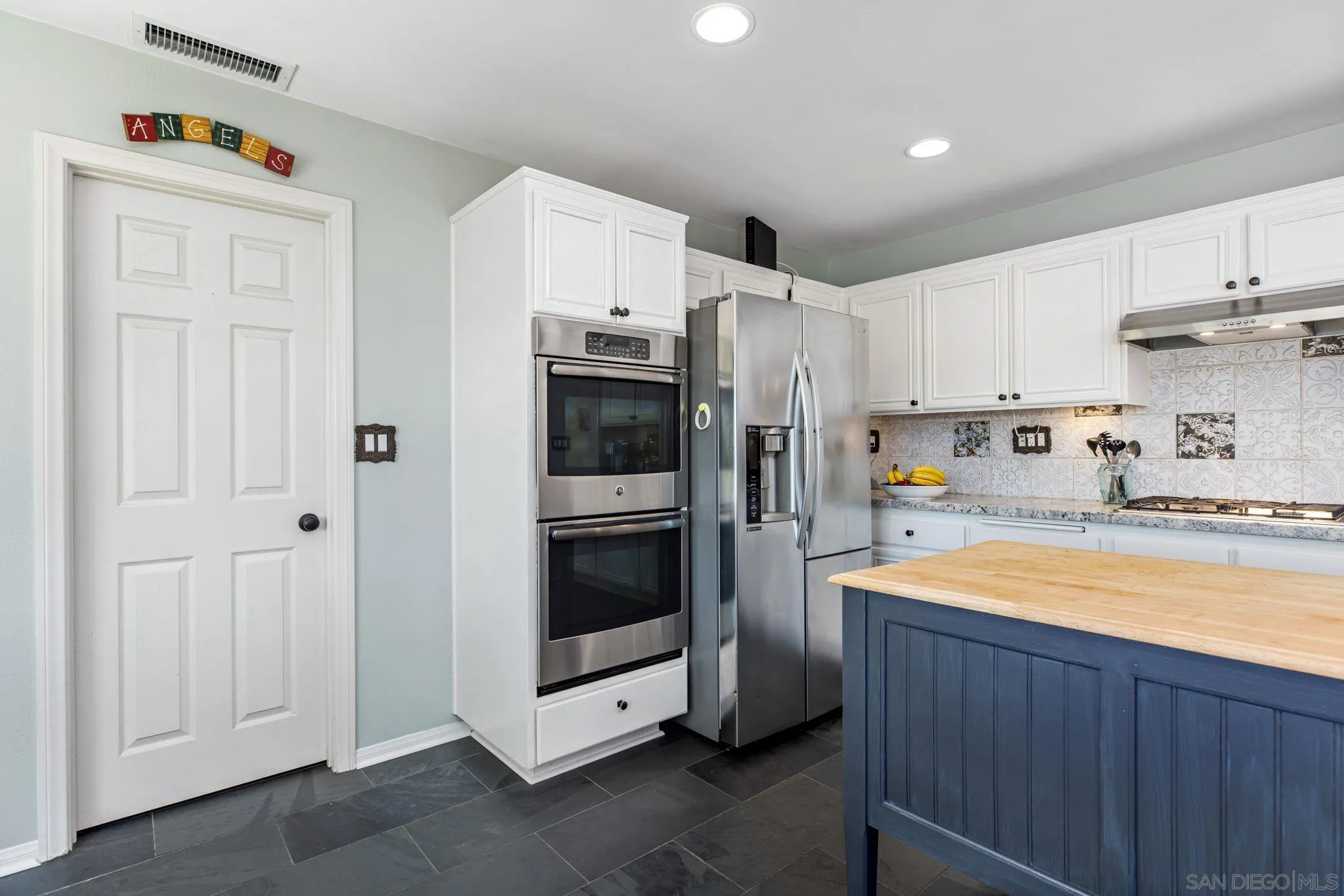 https://cdn.realtyfeed.com/cdn/127/250036891/284975c8b5a90b14e82949dca5940b72.webp