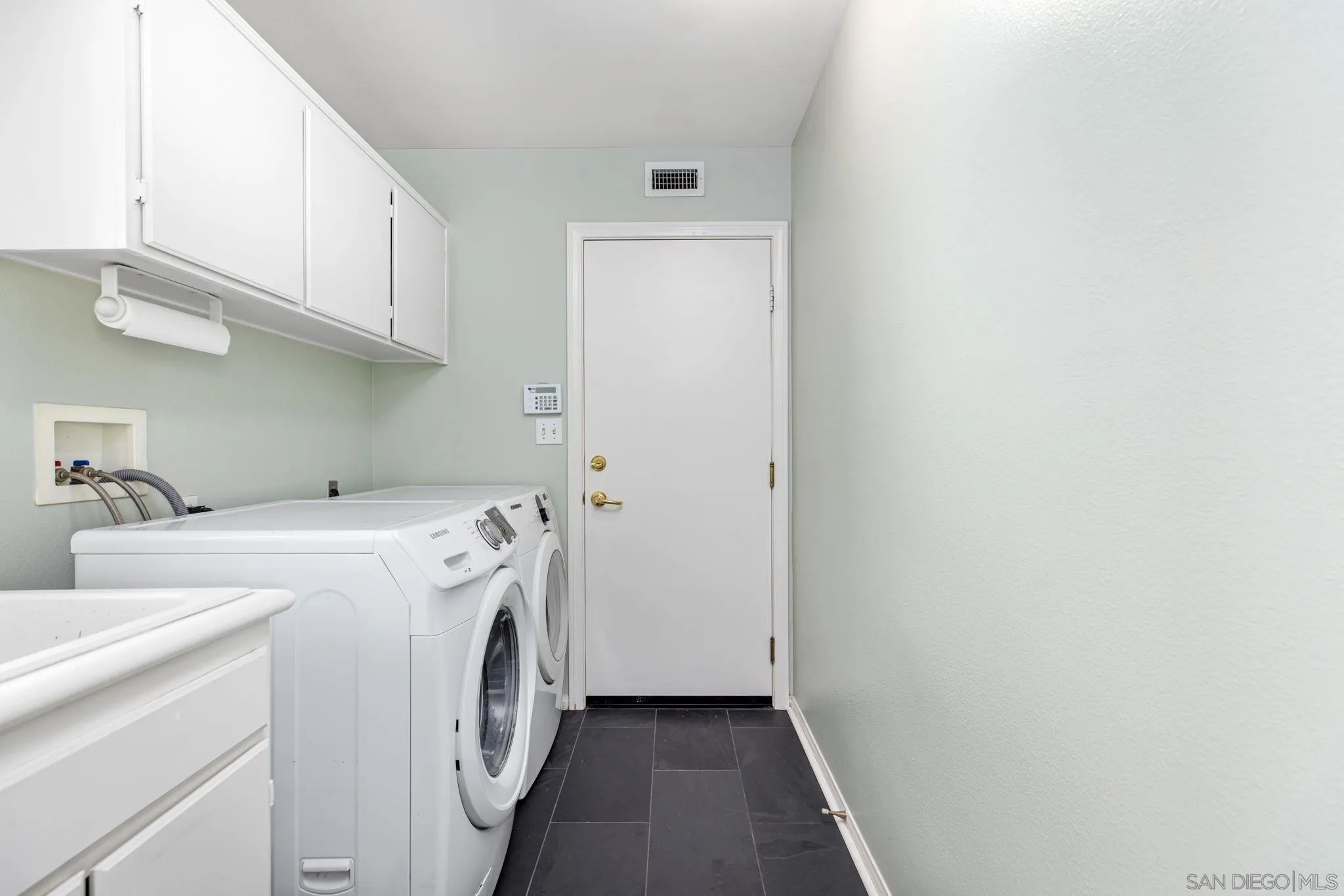 https://cdn.realtyfeed.com/cdn/127/250036891/506f05f724cc21afa67f0123a674dd68.webp