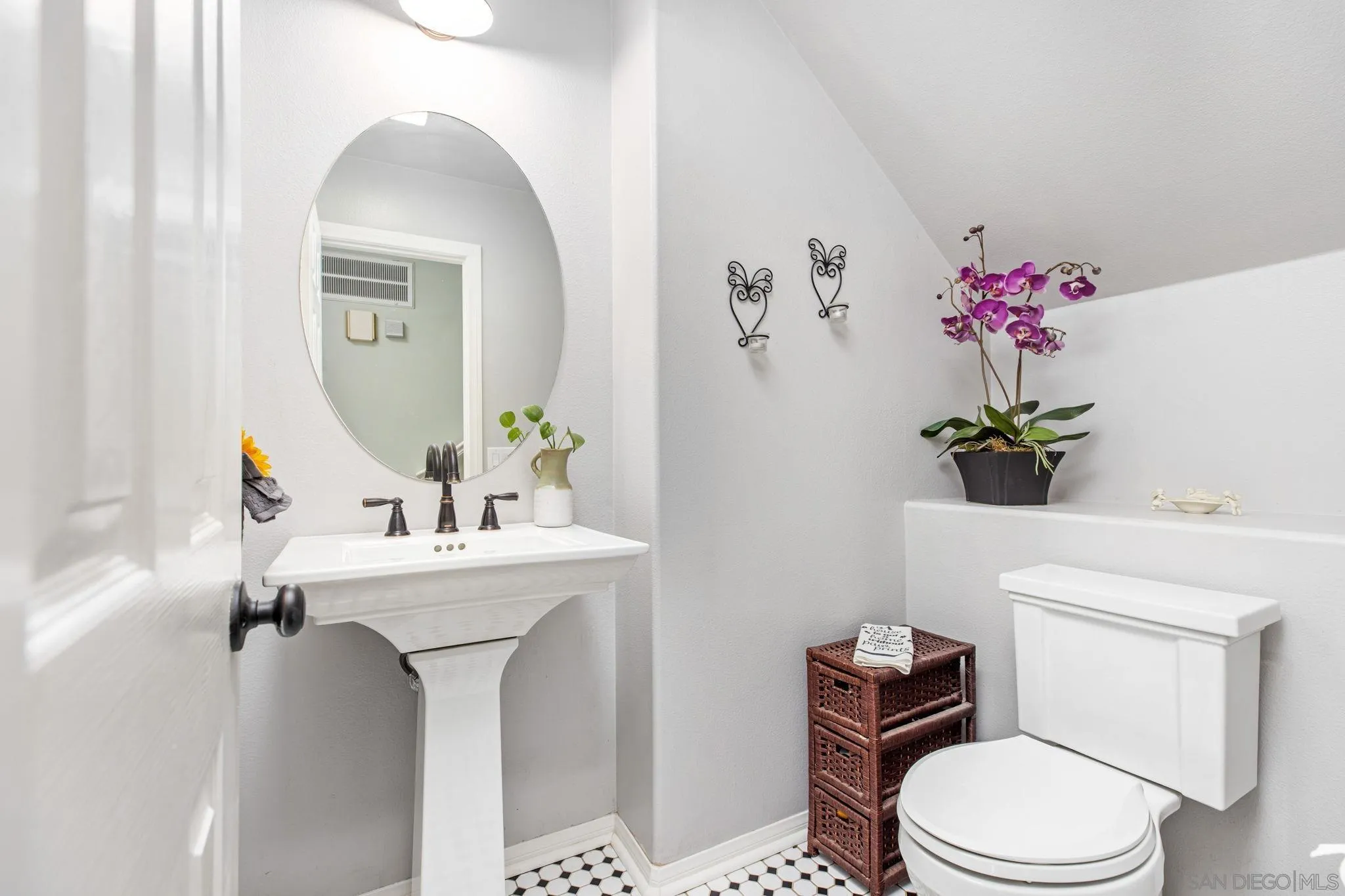 https://cdn.realtyfeed.com/cdn/127/250036891/55feda0efd9f0fd3620f5192da7ed448.webp