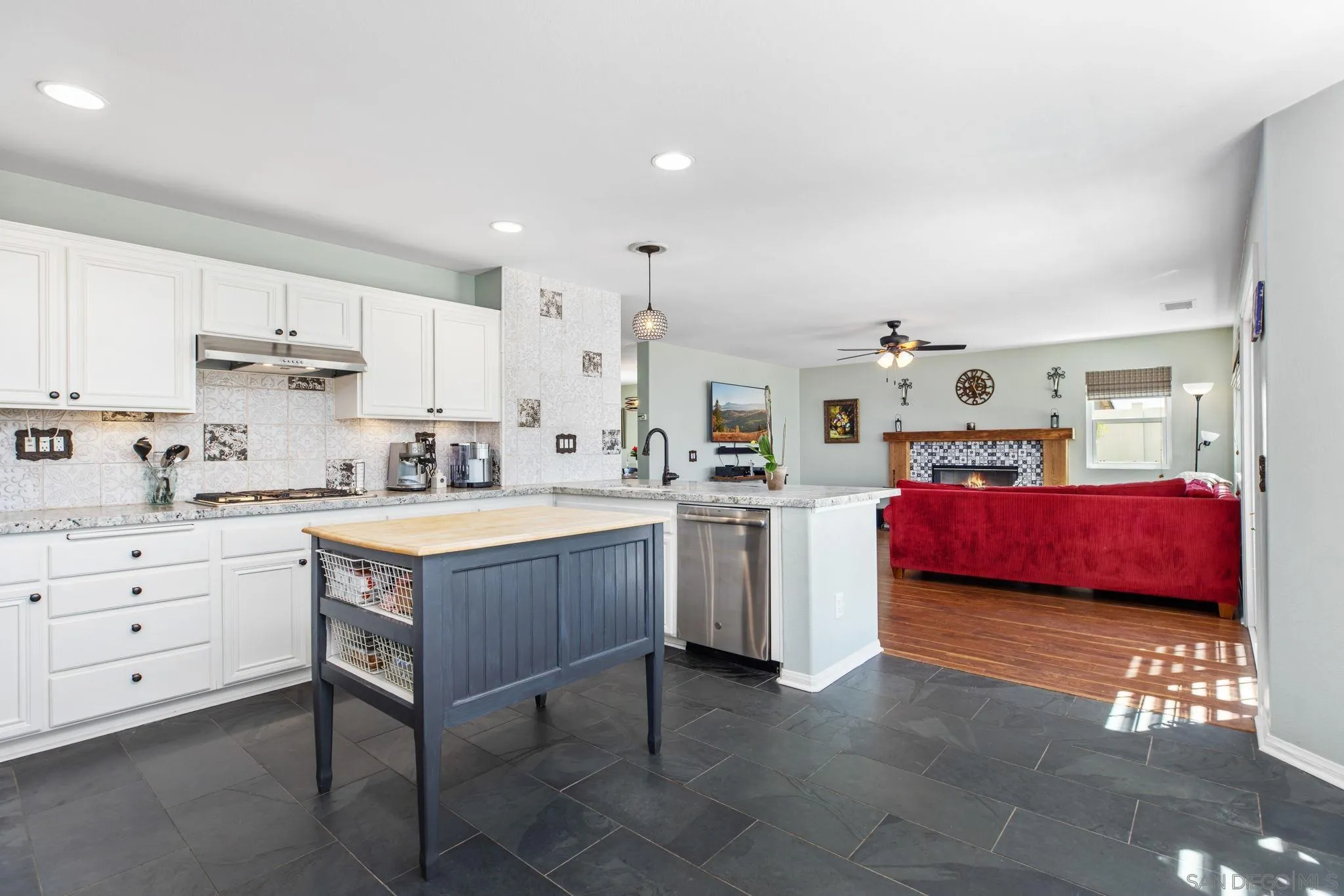 https://cdn.realtyfeed.com/cdn/127/250036891/7b01c0c3f8e012937584570bf9ebe3bc.webp